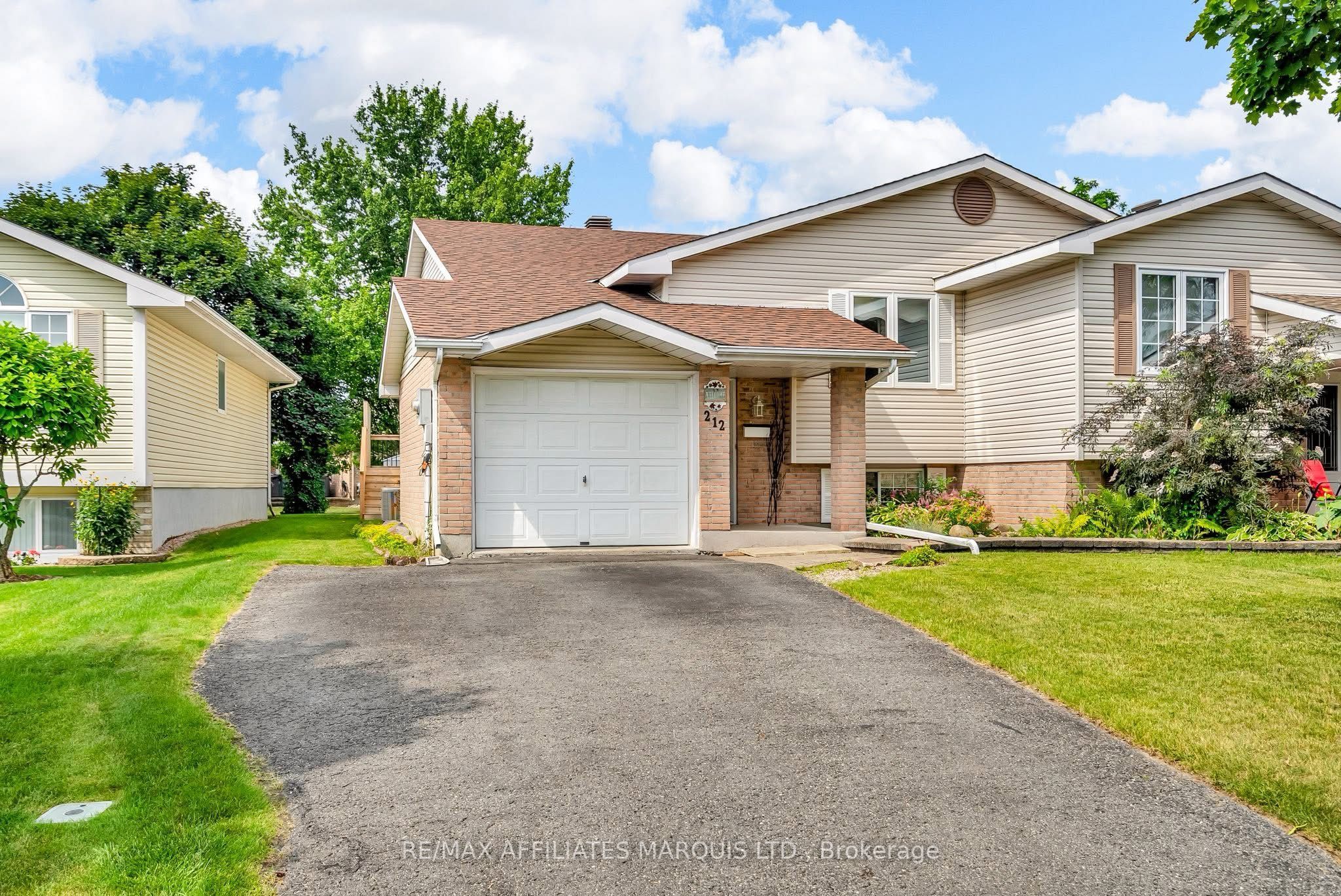 212 Northwoods Crescent Property Photo 1
