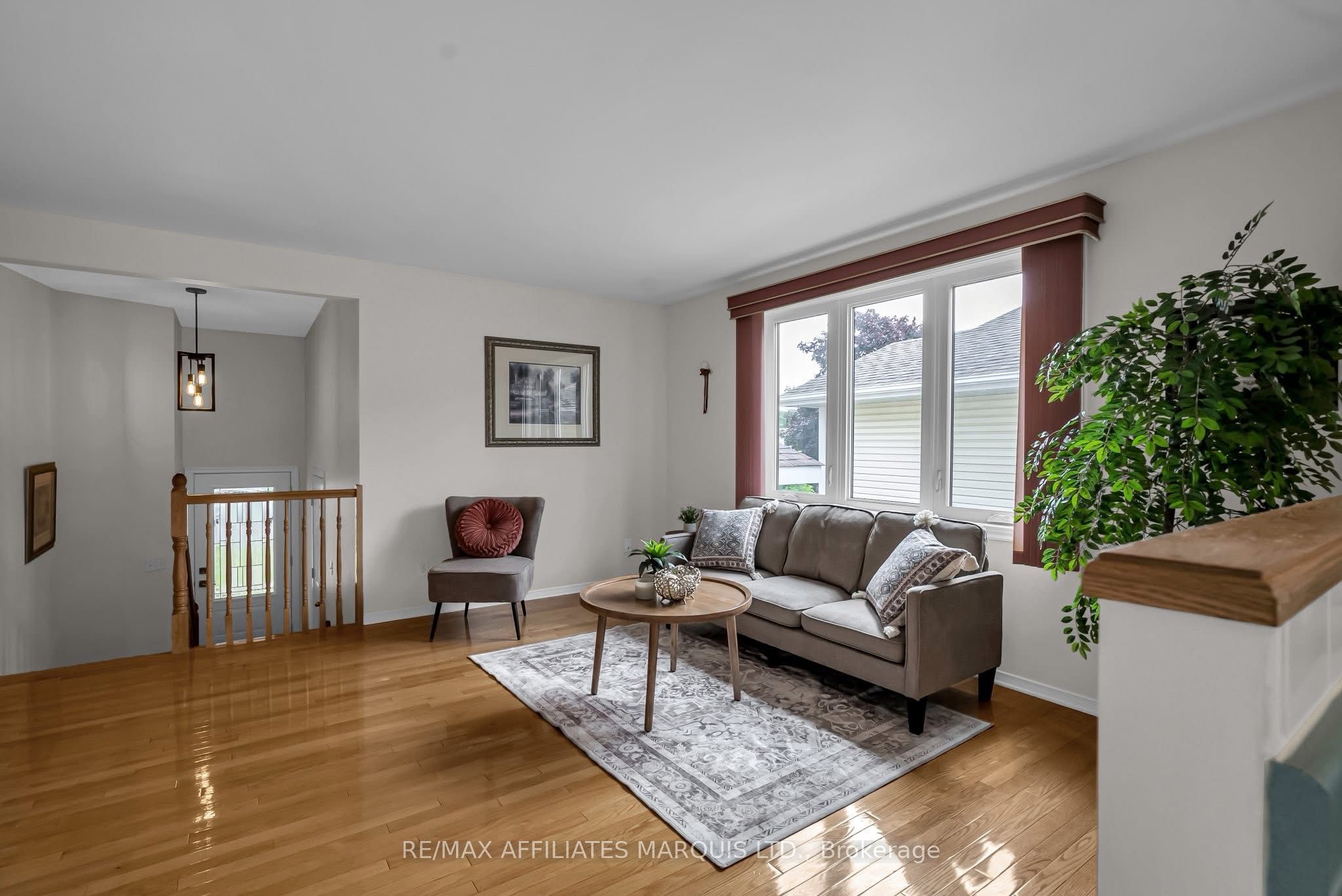 212 Northwoods Crescent Property Photo 4