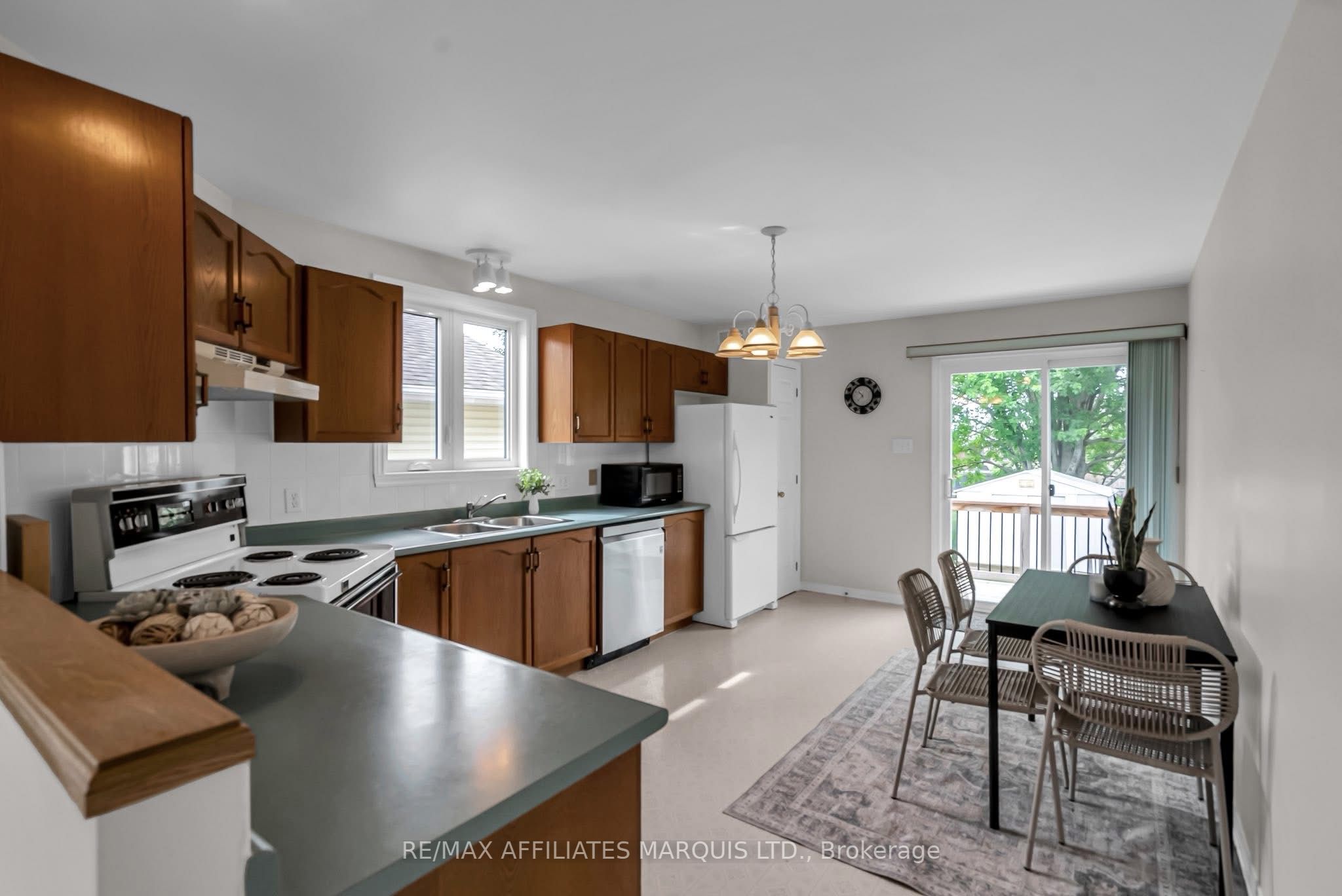 212 Northwoods Crescent Property Photo 8