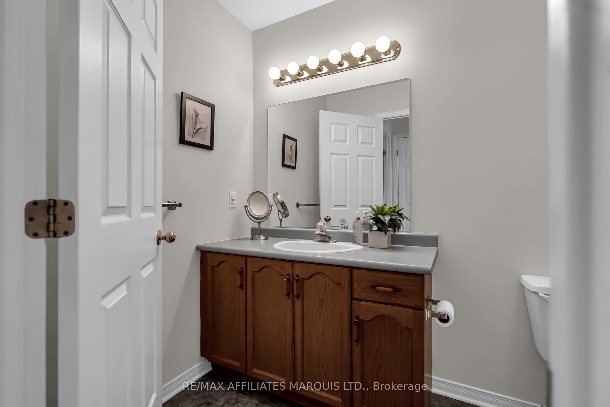 212 Northwoods Crescent Property Photo 17