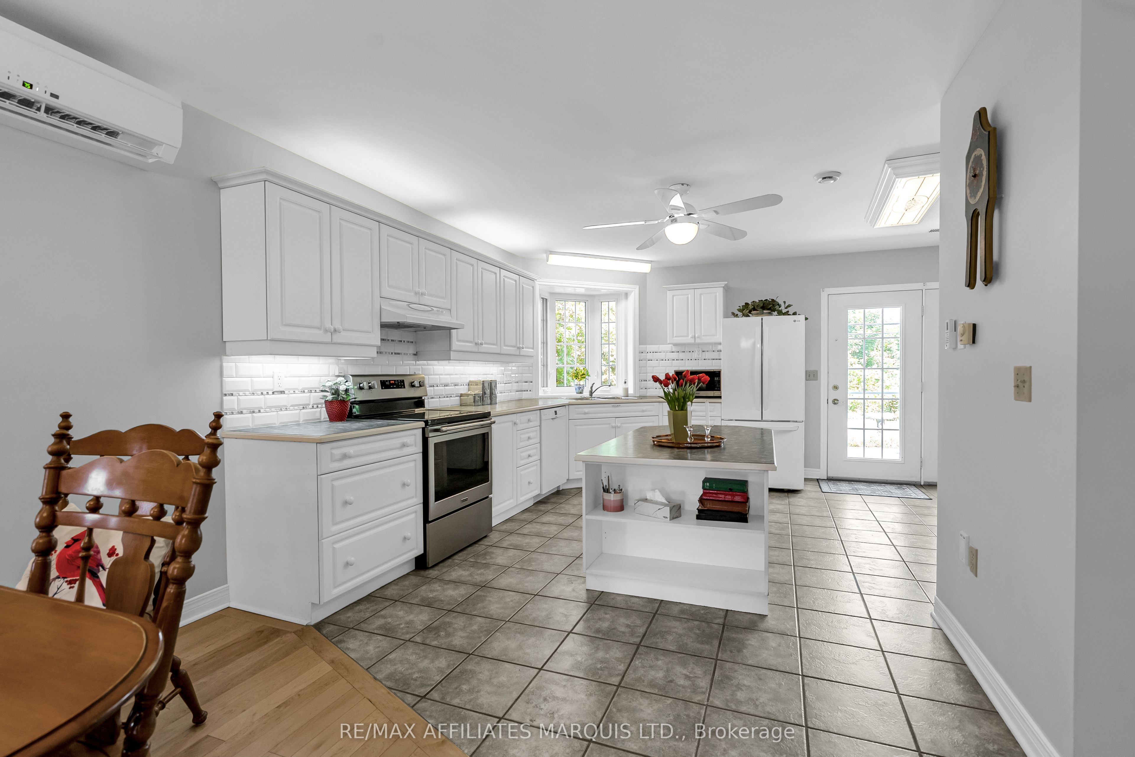 24 Saunders Avenue Property Photo 11