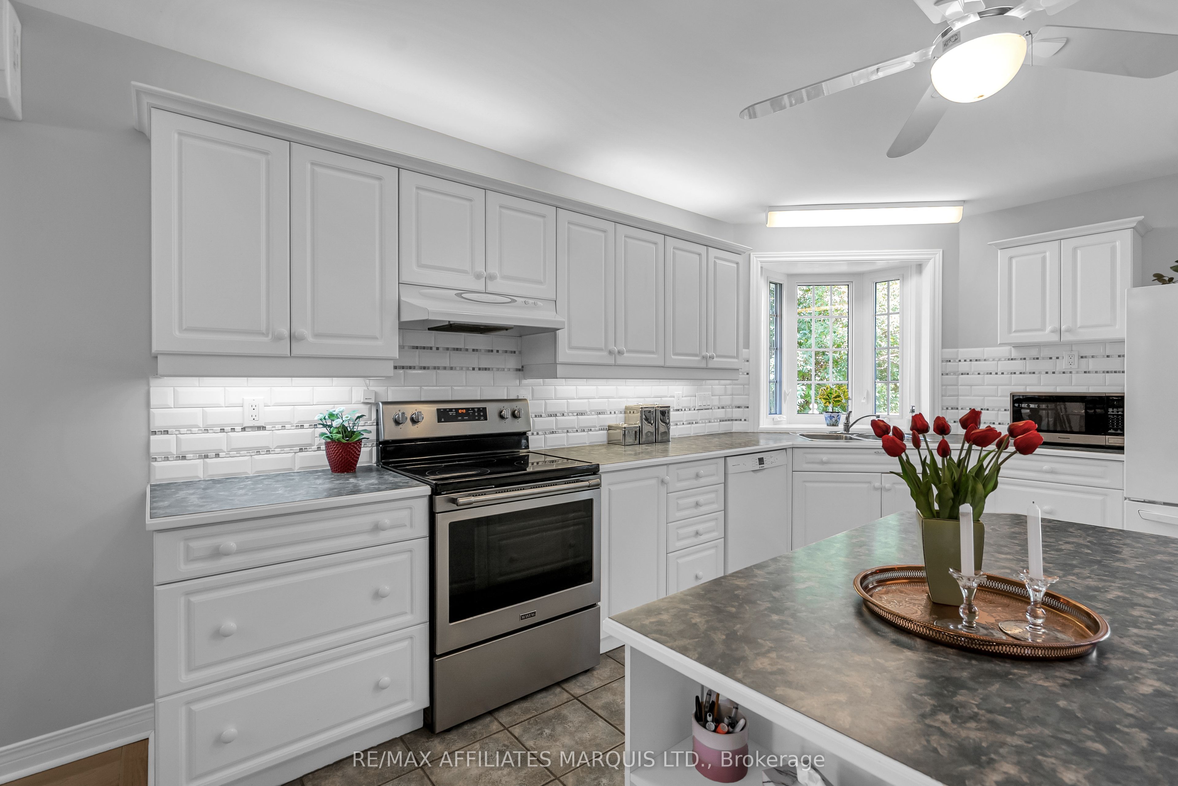 24 Saunders Avenue Property Photo 12