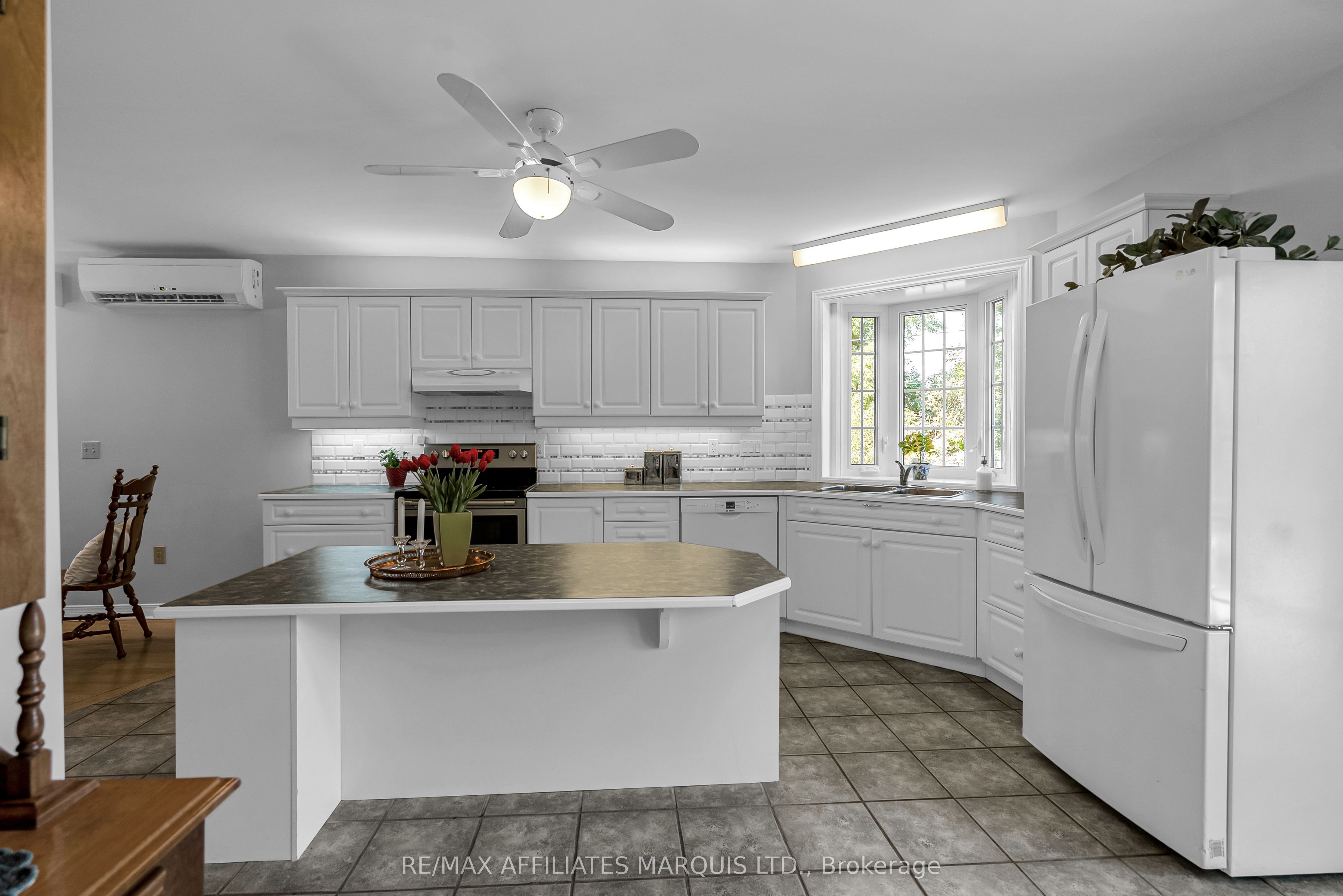 24 Saunders Avenue Property Photo 17