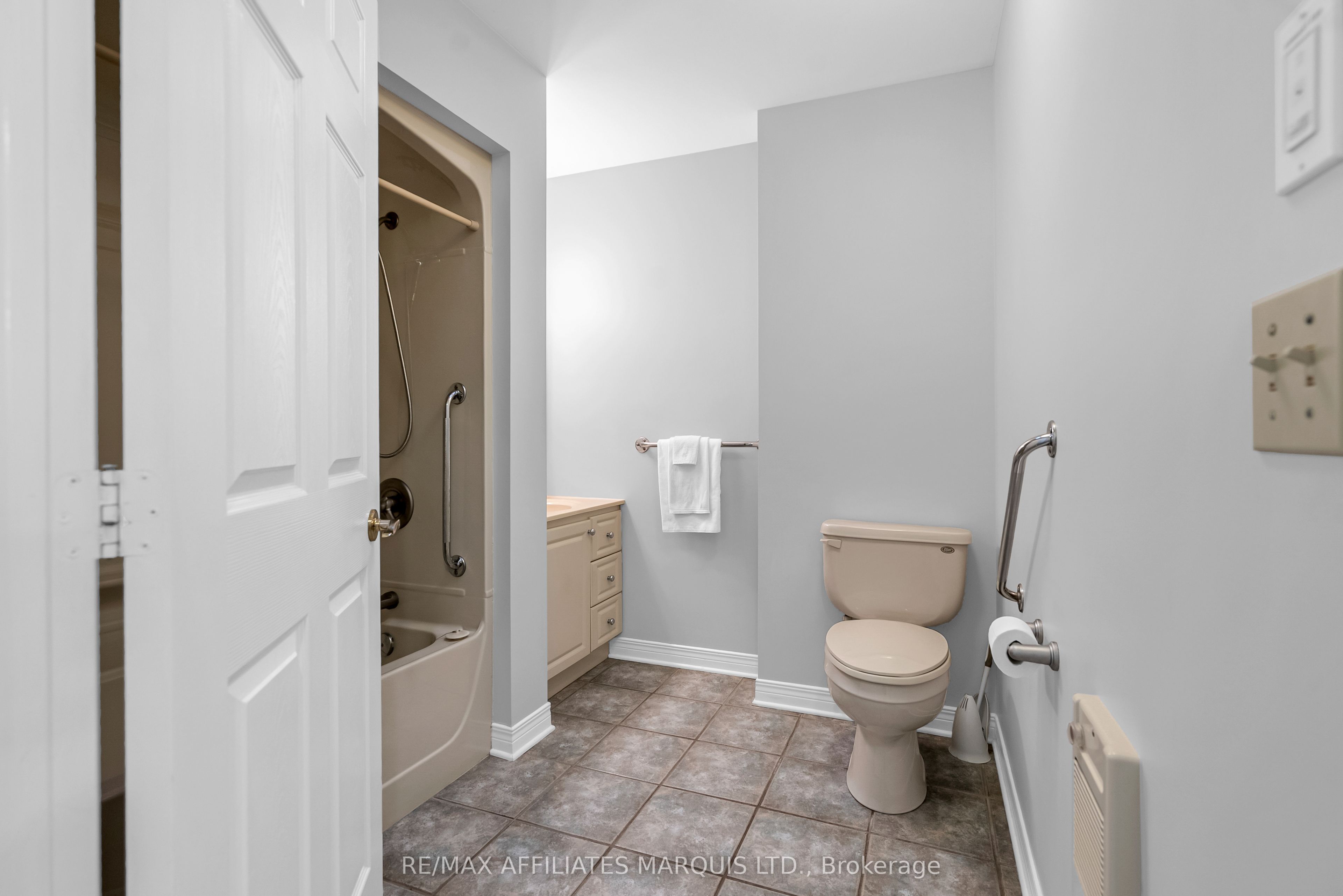 24 Saunders Avenue Property Photo 24