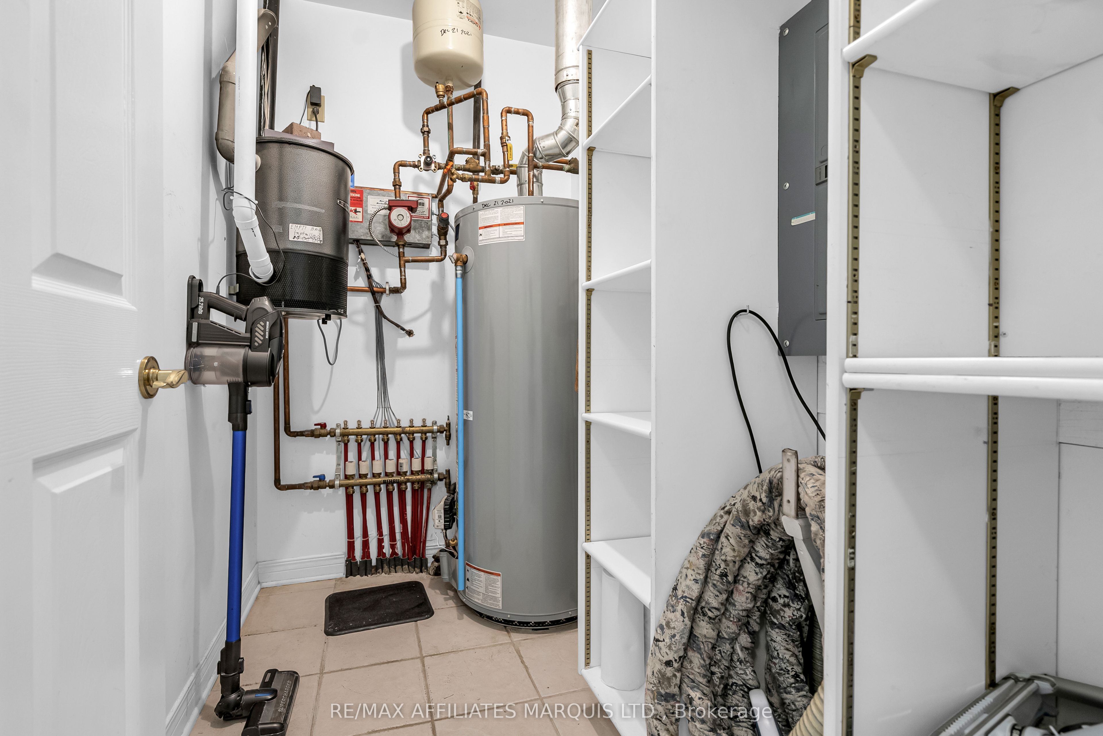 24 Saunders Avenue Property Photo 25