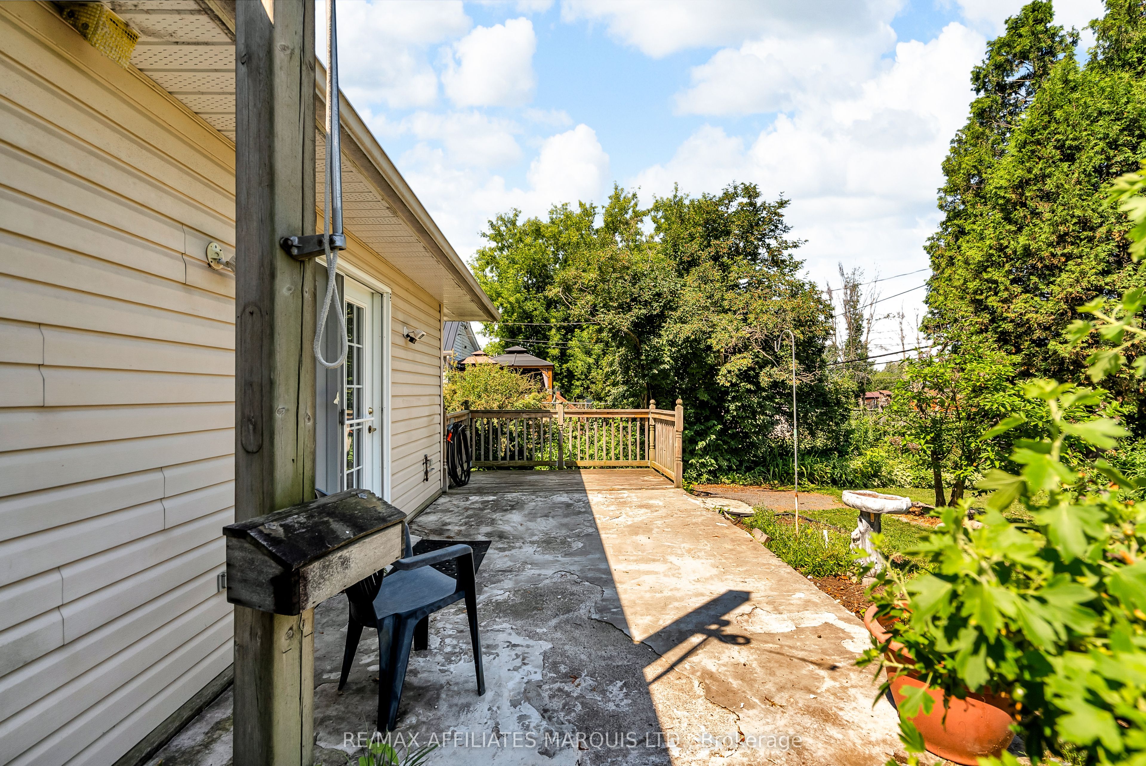 24 Saunders Avenue Property Photo 27