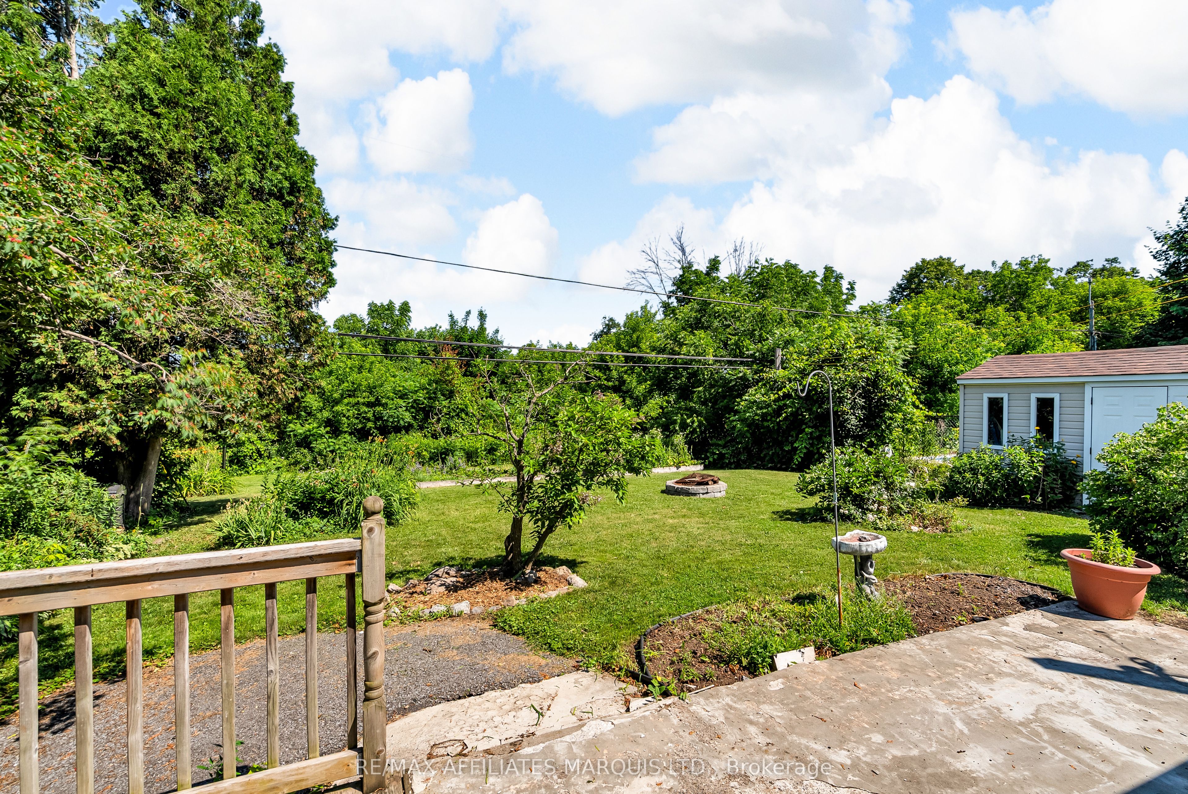 24 Saunders Avenue Property Photo 29