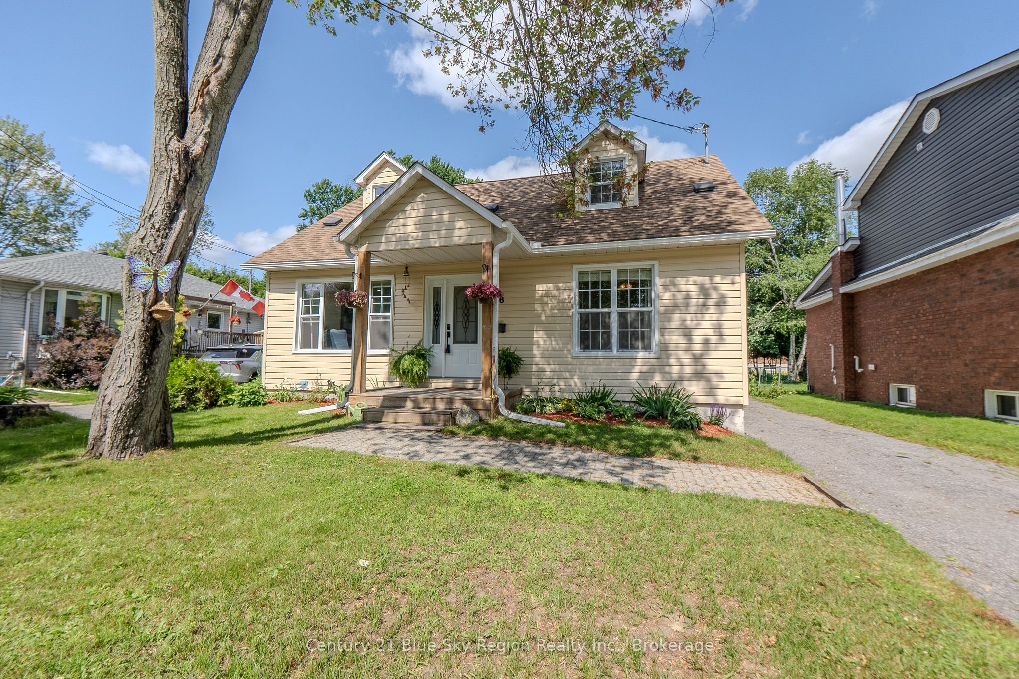 136 Campbell Avenue Property Photo 1