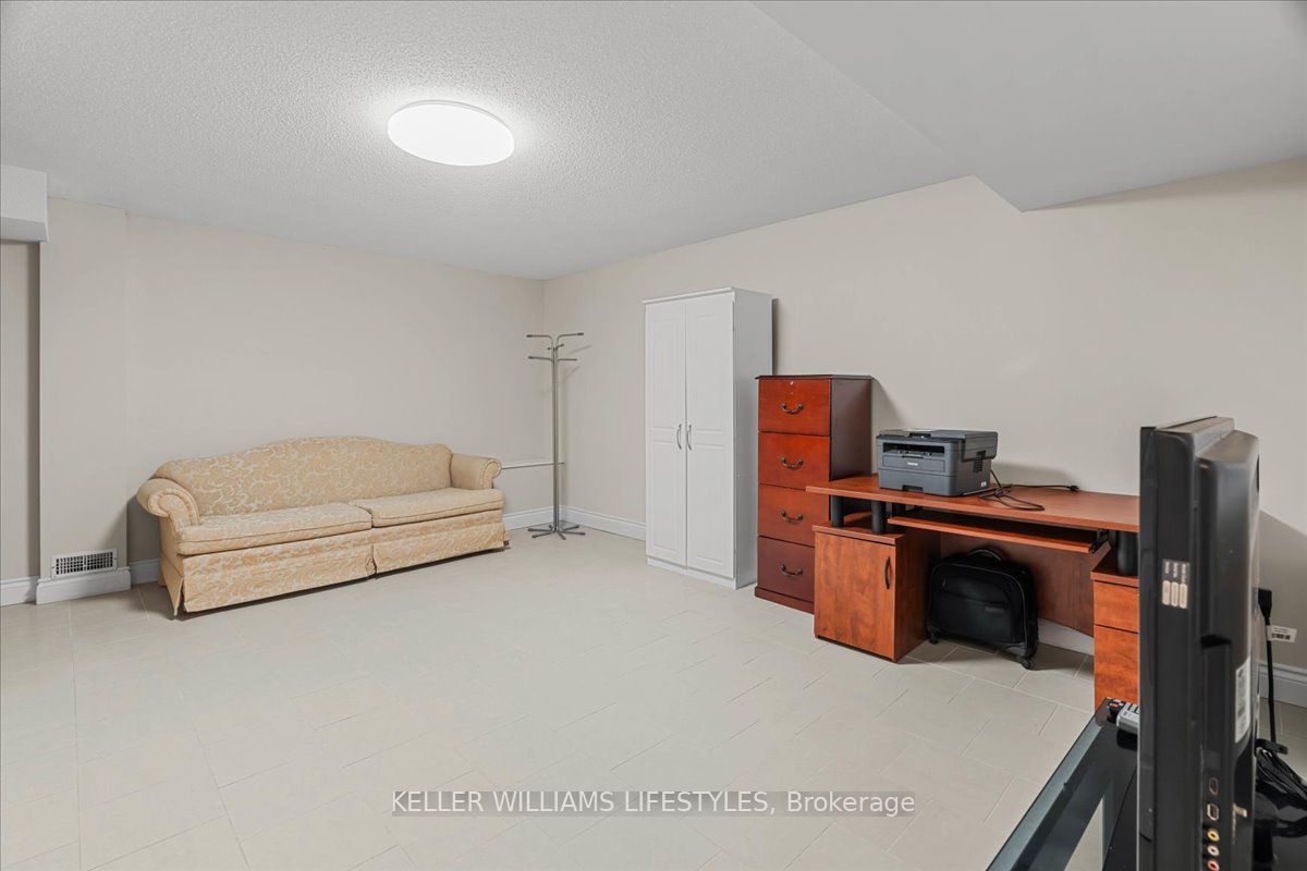#19 - 101 Brookside Street Property Photo 28