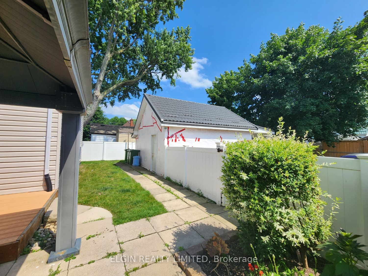 119 Erie Street Property Photo 8
