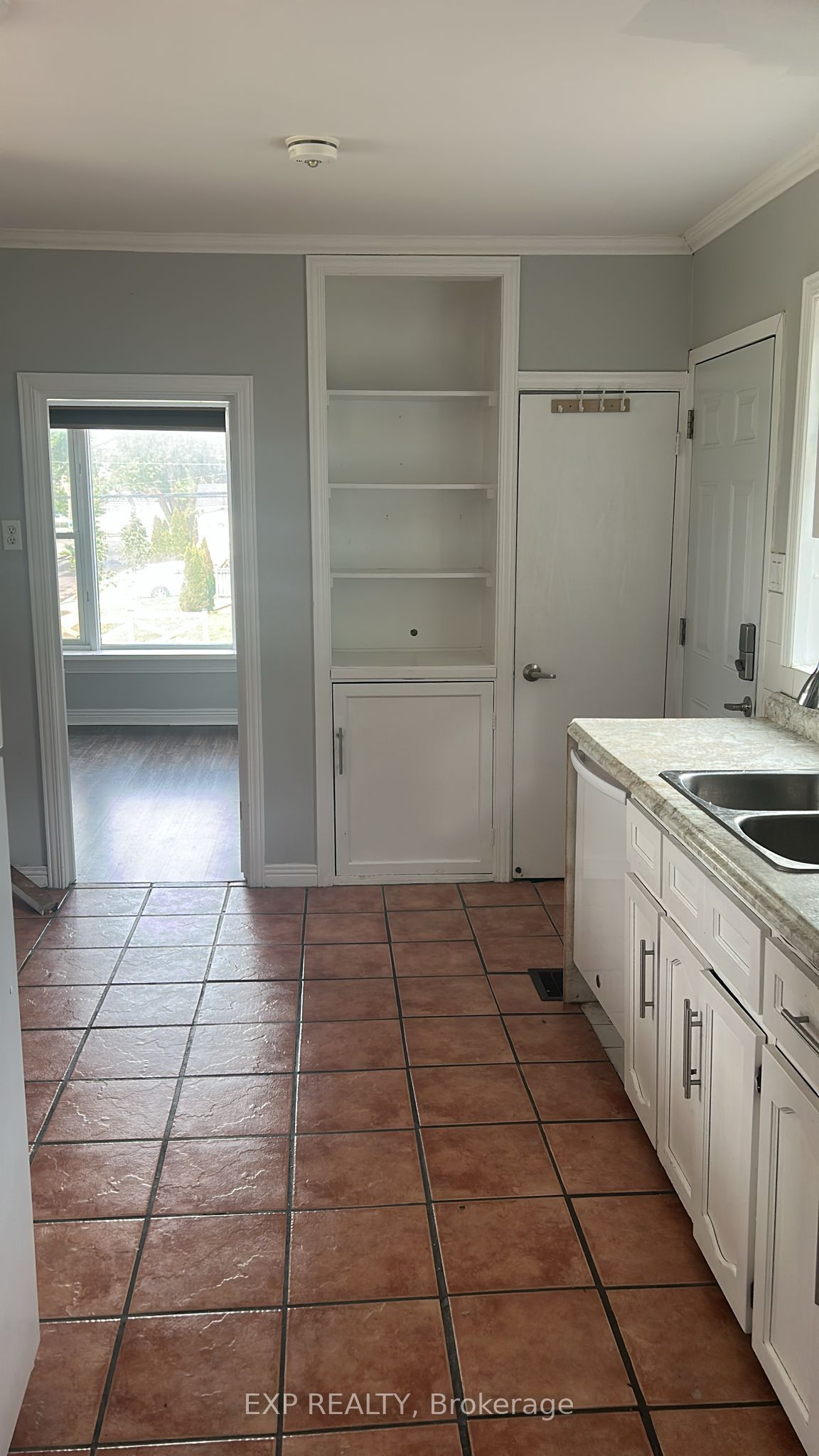 553 Quebec Street Property Photo 4