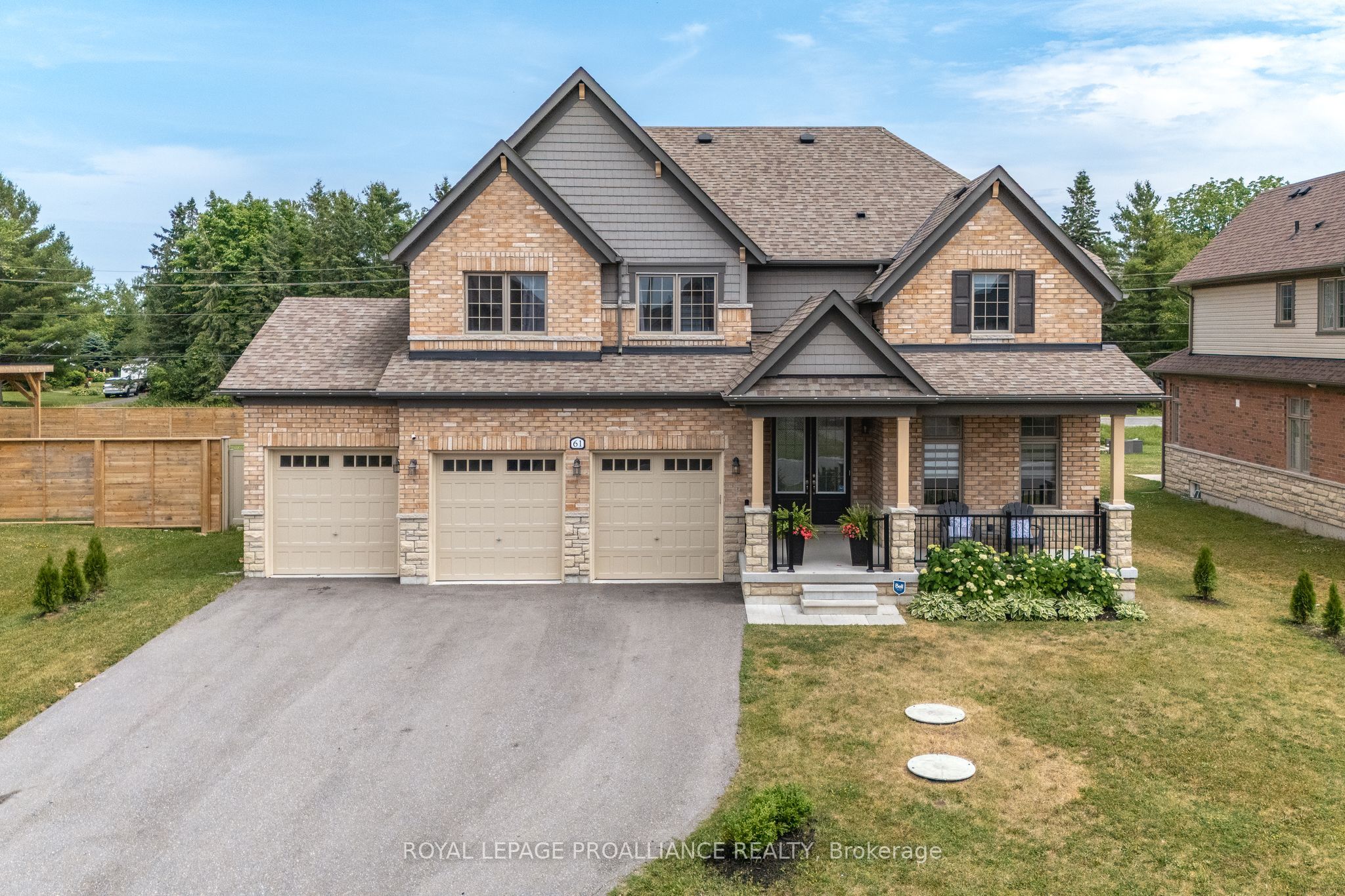 61 Summer Breeze Dr Property Photo 1