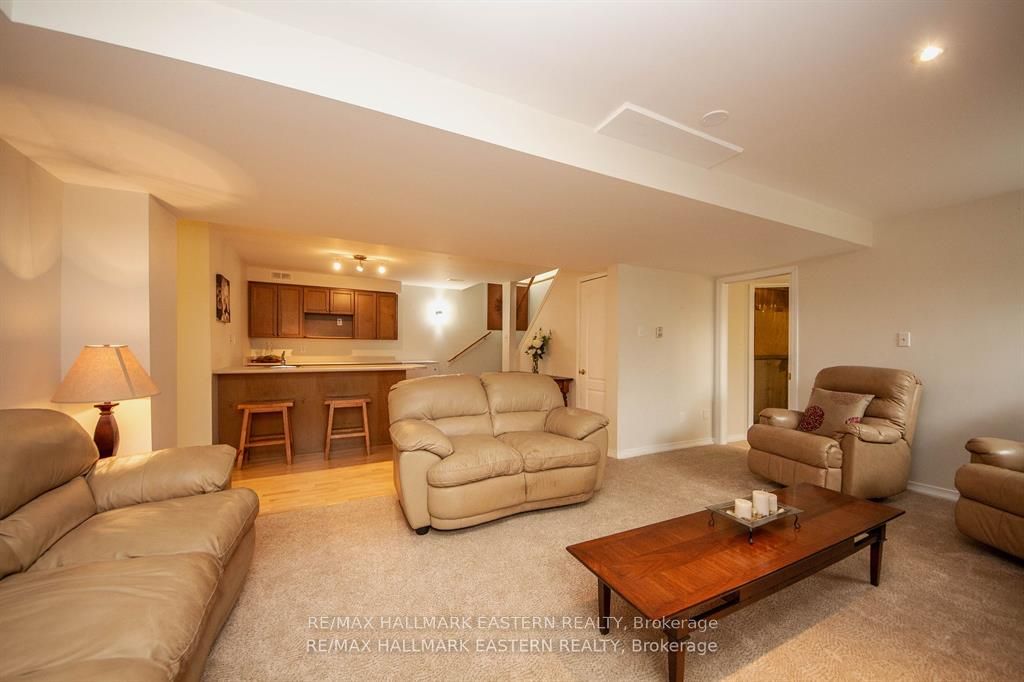 877 Wentworth Street 14 Property Photo 23