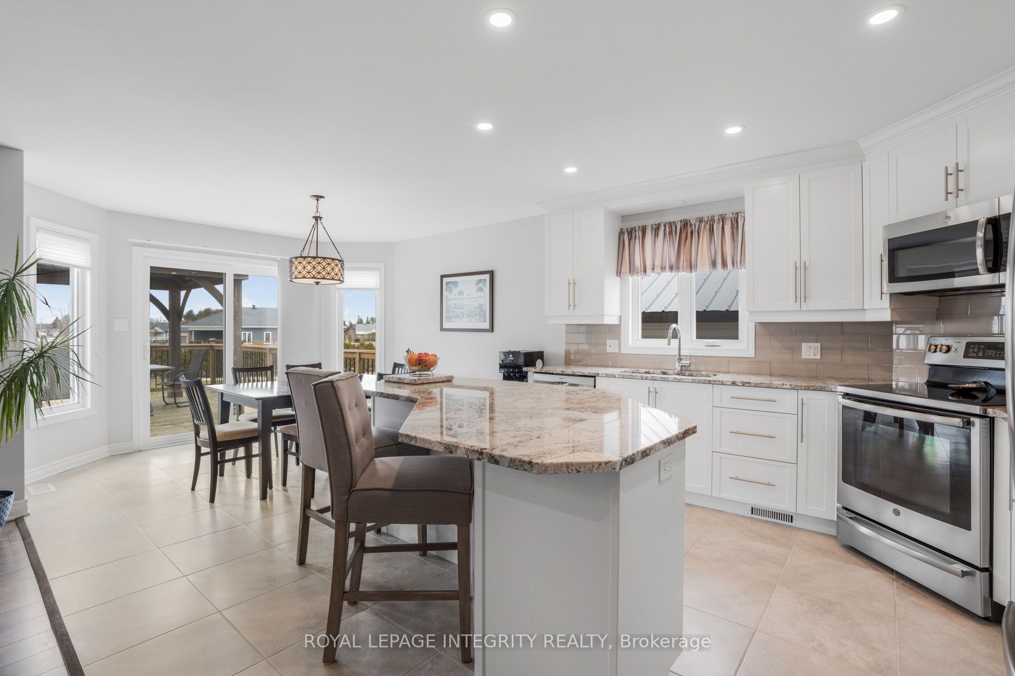 251 Des Violettes Street Property Photo 11