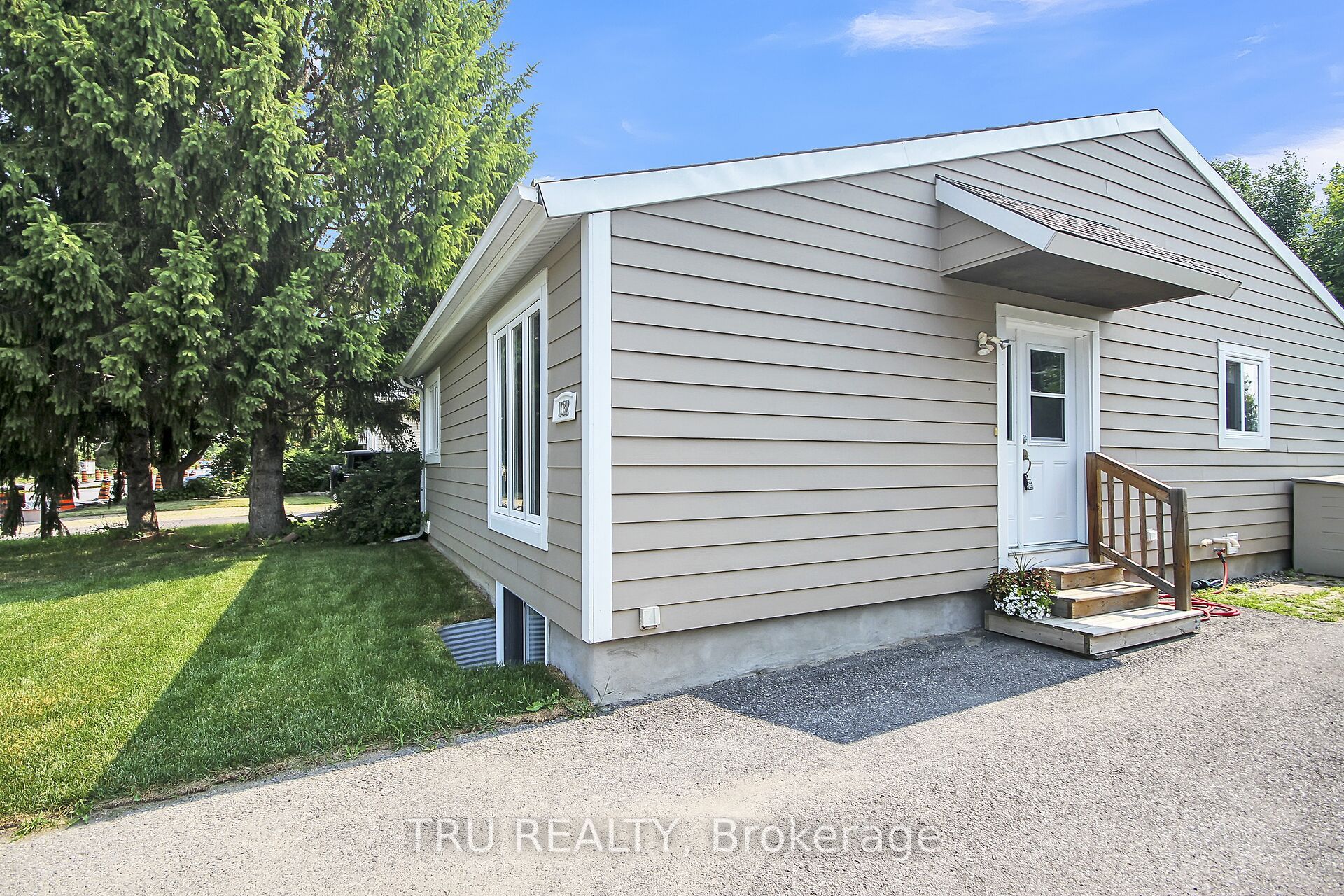 132 Rothesay Drive Property Photo 3