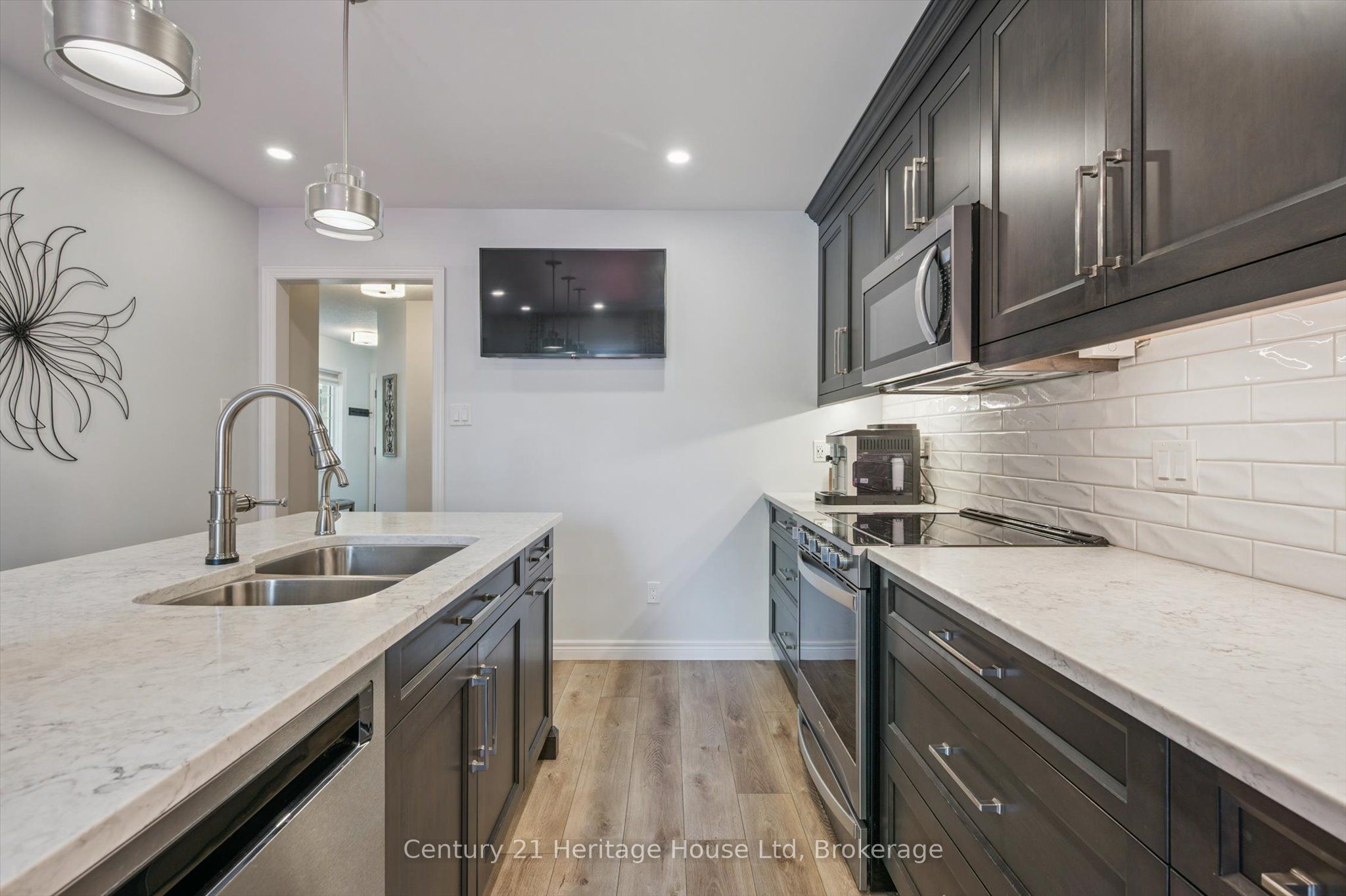 685 Willow Road Property Photo 15