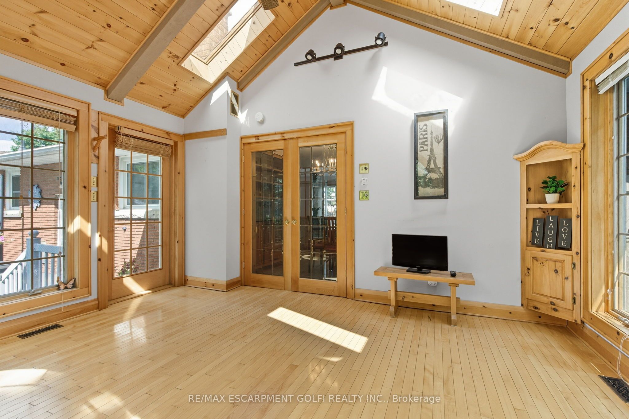 16 Glendale Drive Property Photo 13