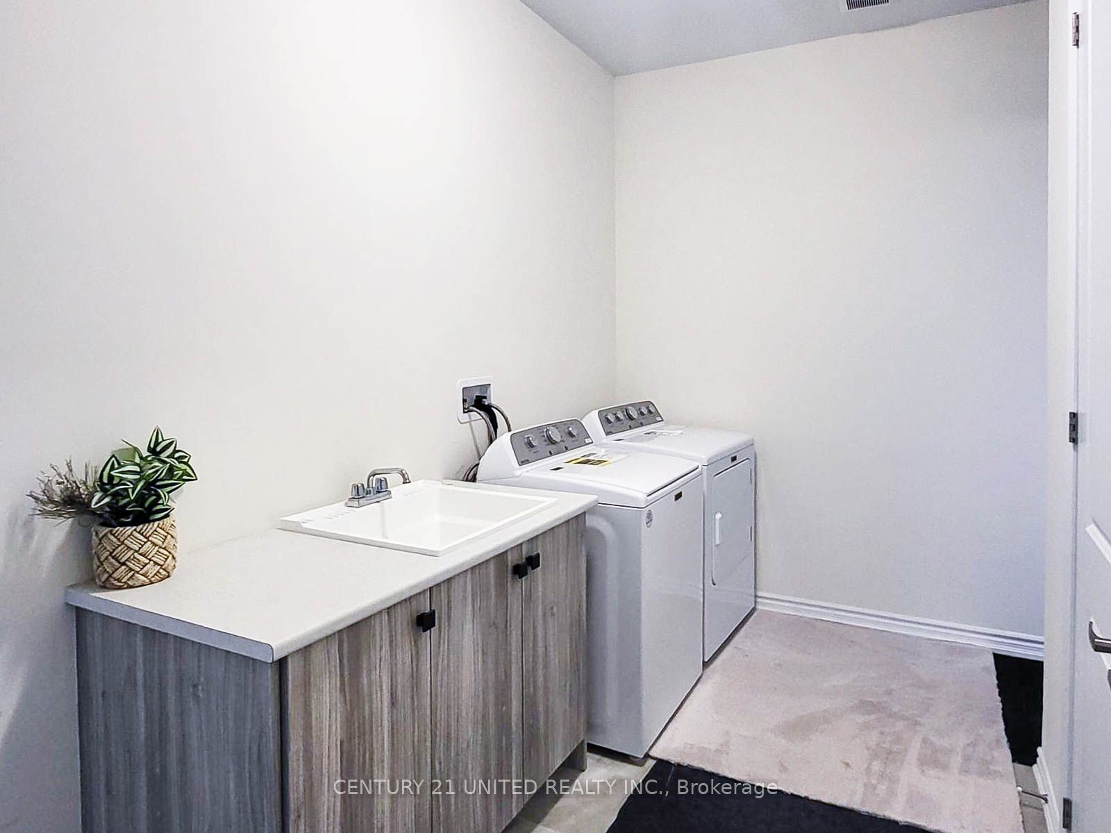63 Golden Meadows Drive Property Photo 10
