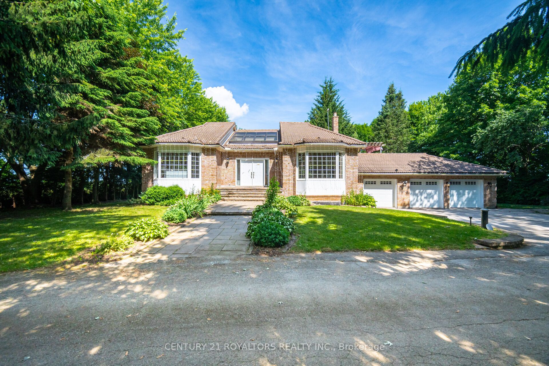 529 Campbellville Road Property Photo 1