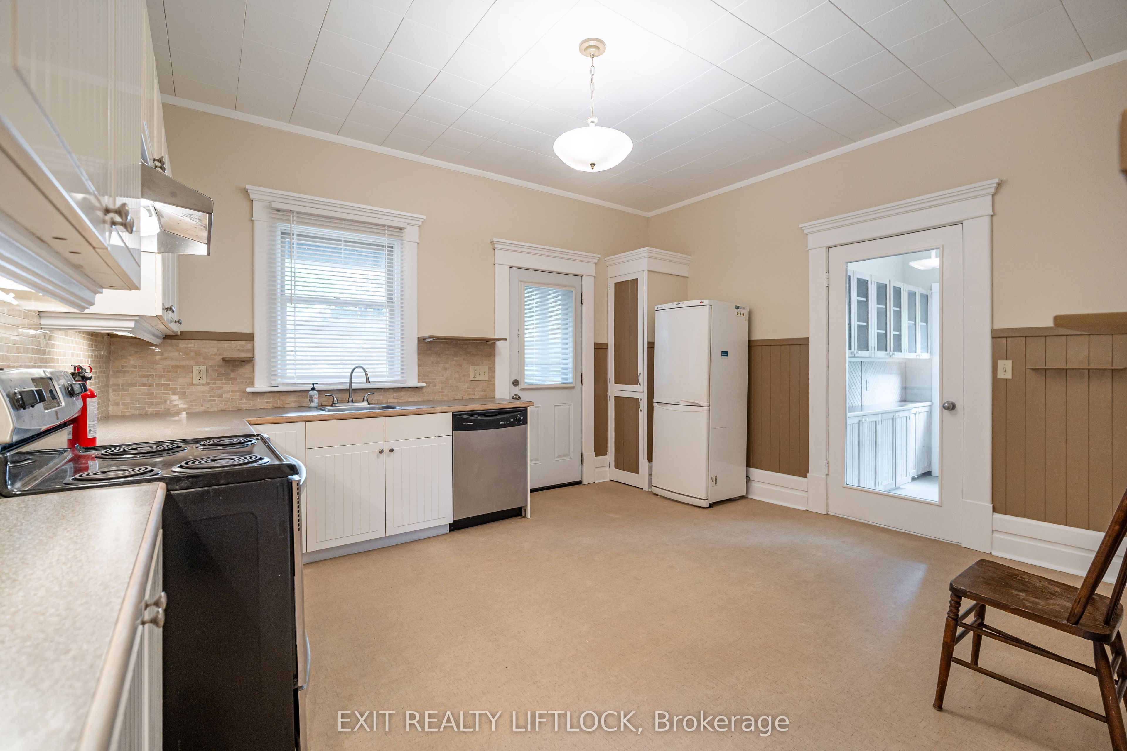 141 Hunter Street Property Photo 10