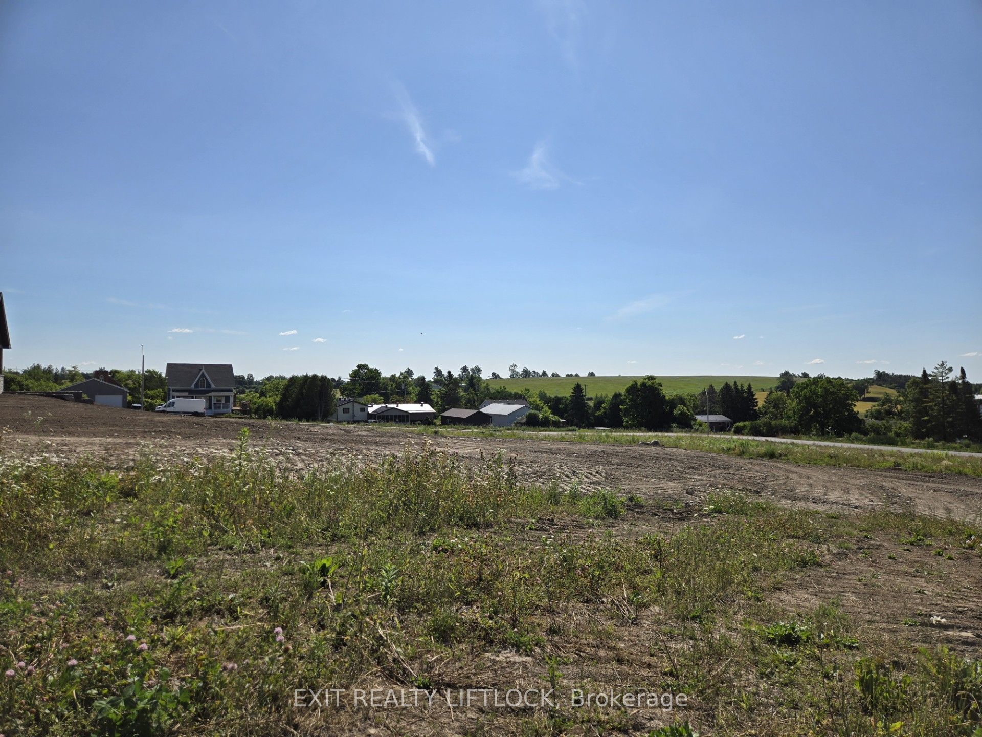1908 Ashley Crescent Property Photo 2