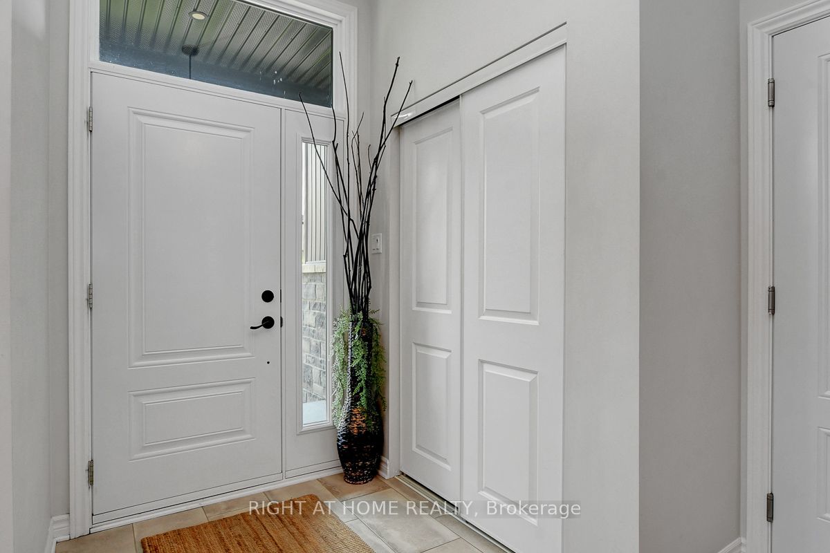 201 Versaille Street Property Photo 5