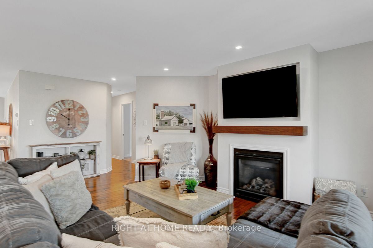 201 Versaille Street Property Photo 12