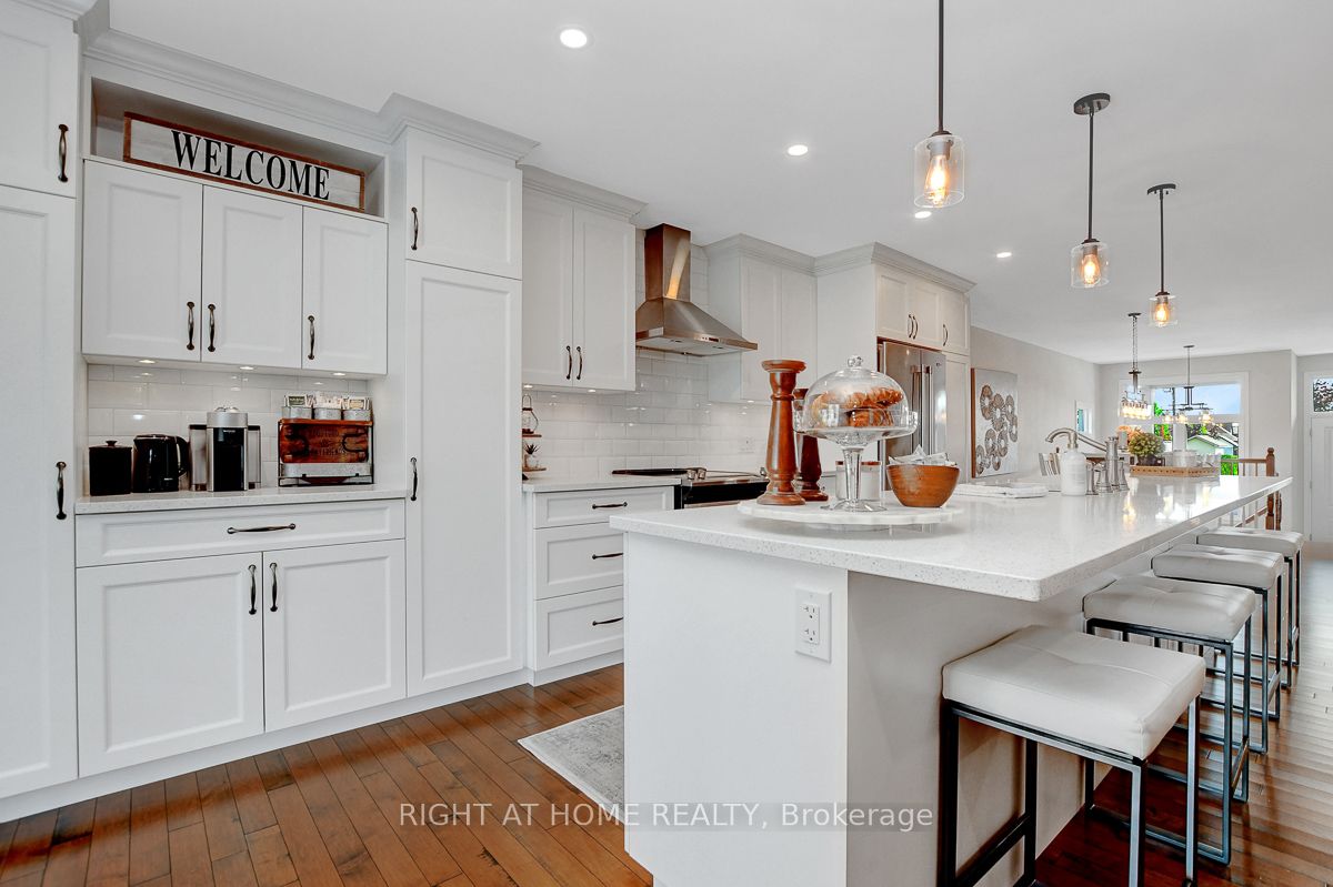 201 Versaille Street Property Photo 17