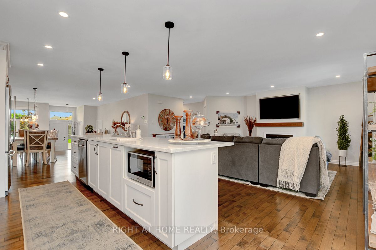 201 Versaille Street Property Photo 18