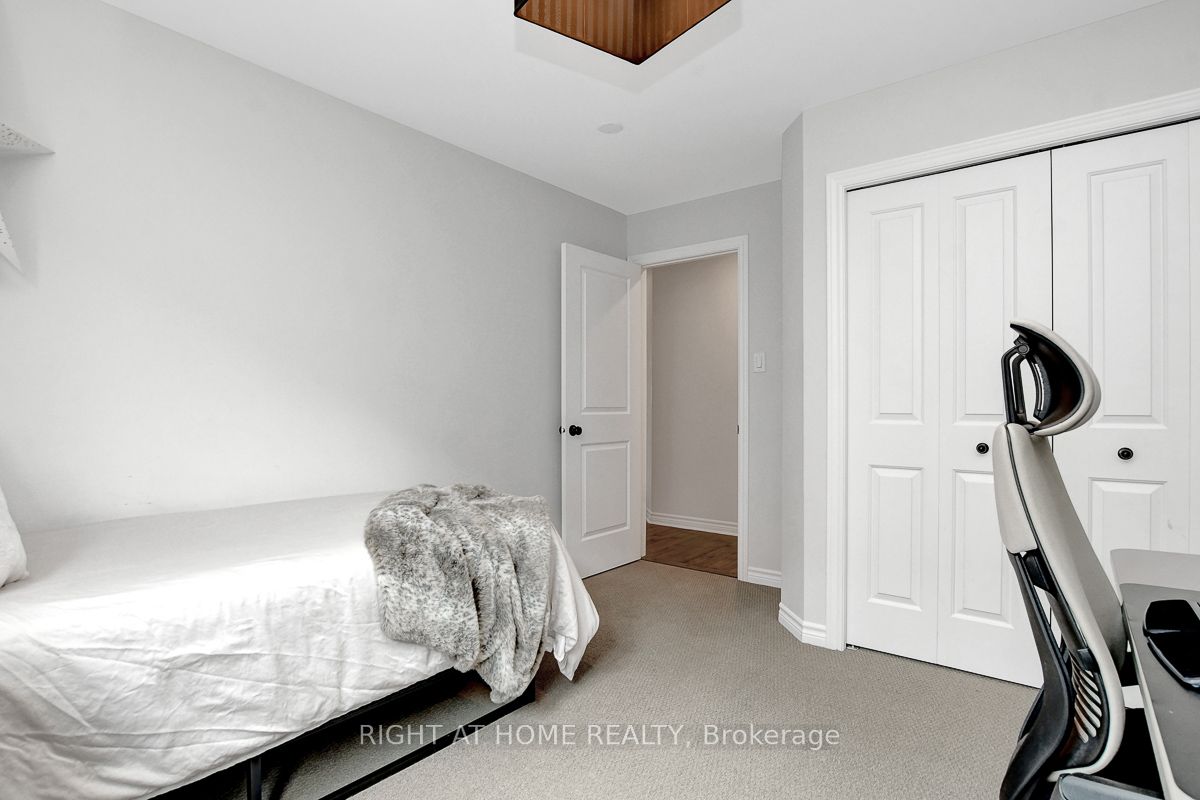 201 Versaille Street Property Photo 27