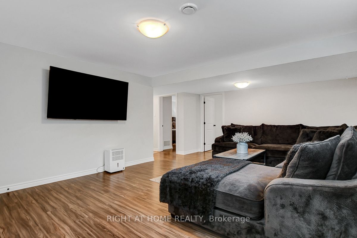 201 Versaille Street Property Photo 30