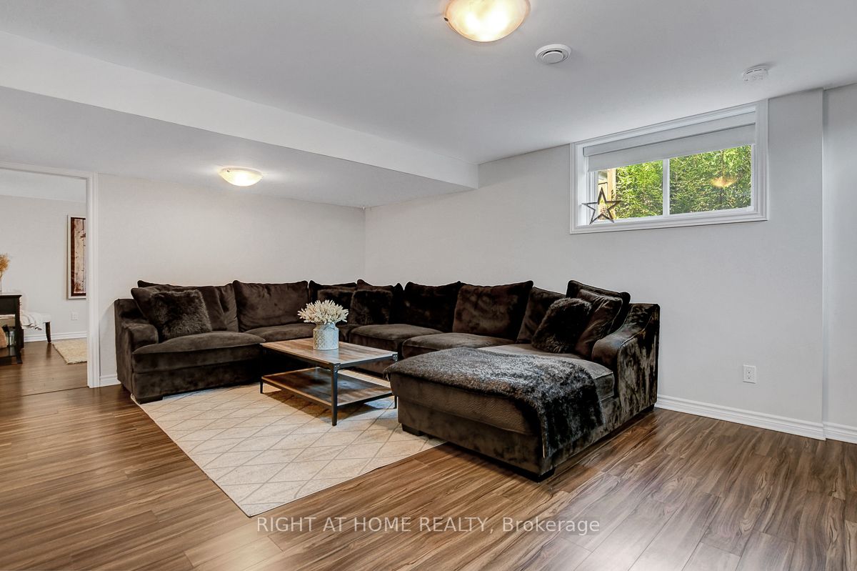 201 Versaille Street Property Photo 31