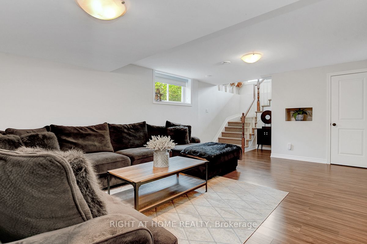 201 Versaille Street Property Photo 32