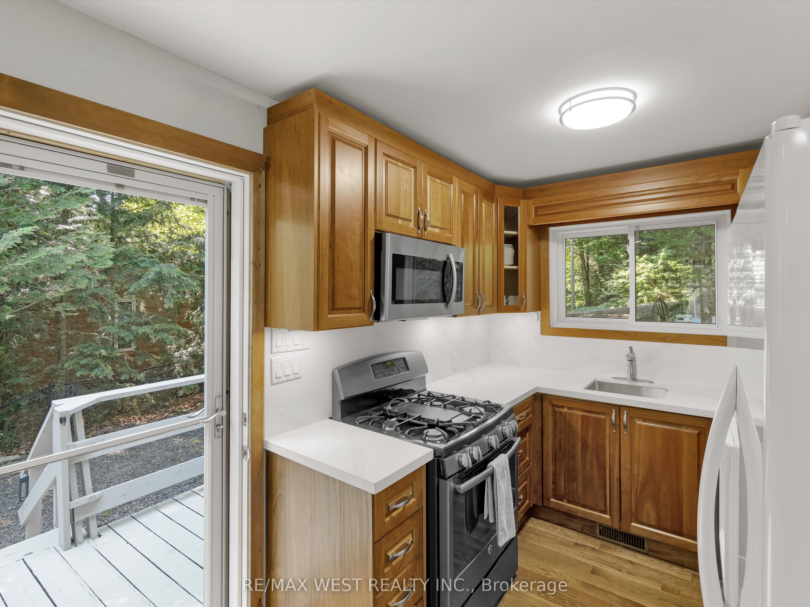 1091 Mcarthur Point Road Property Photo 12