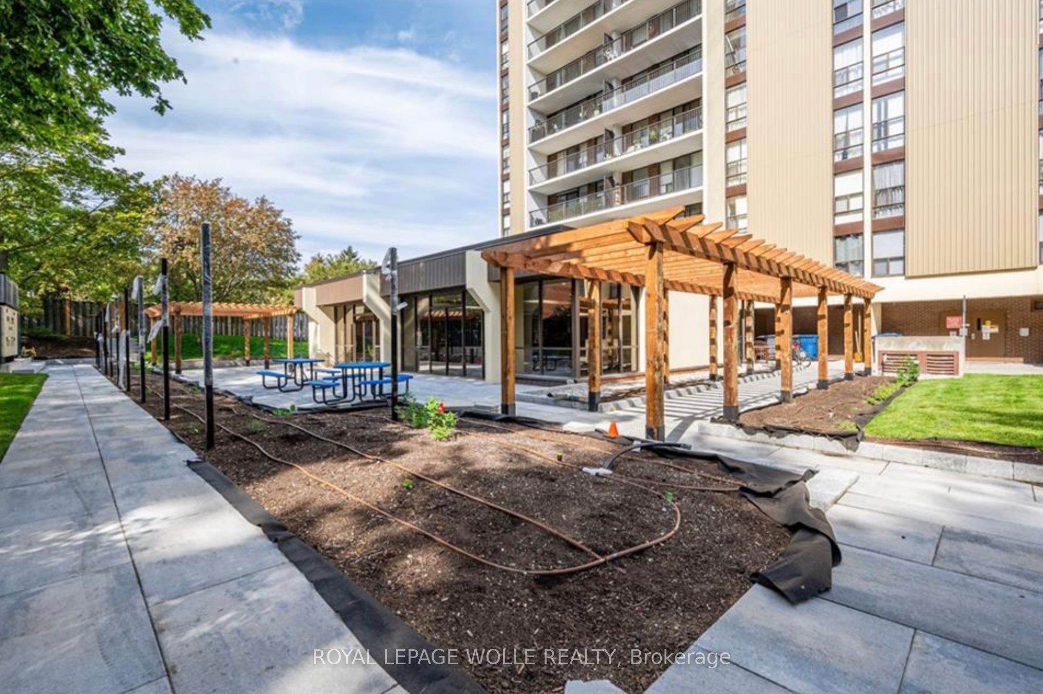 81 Church Street 702 Property Photo 24