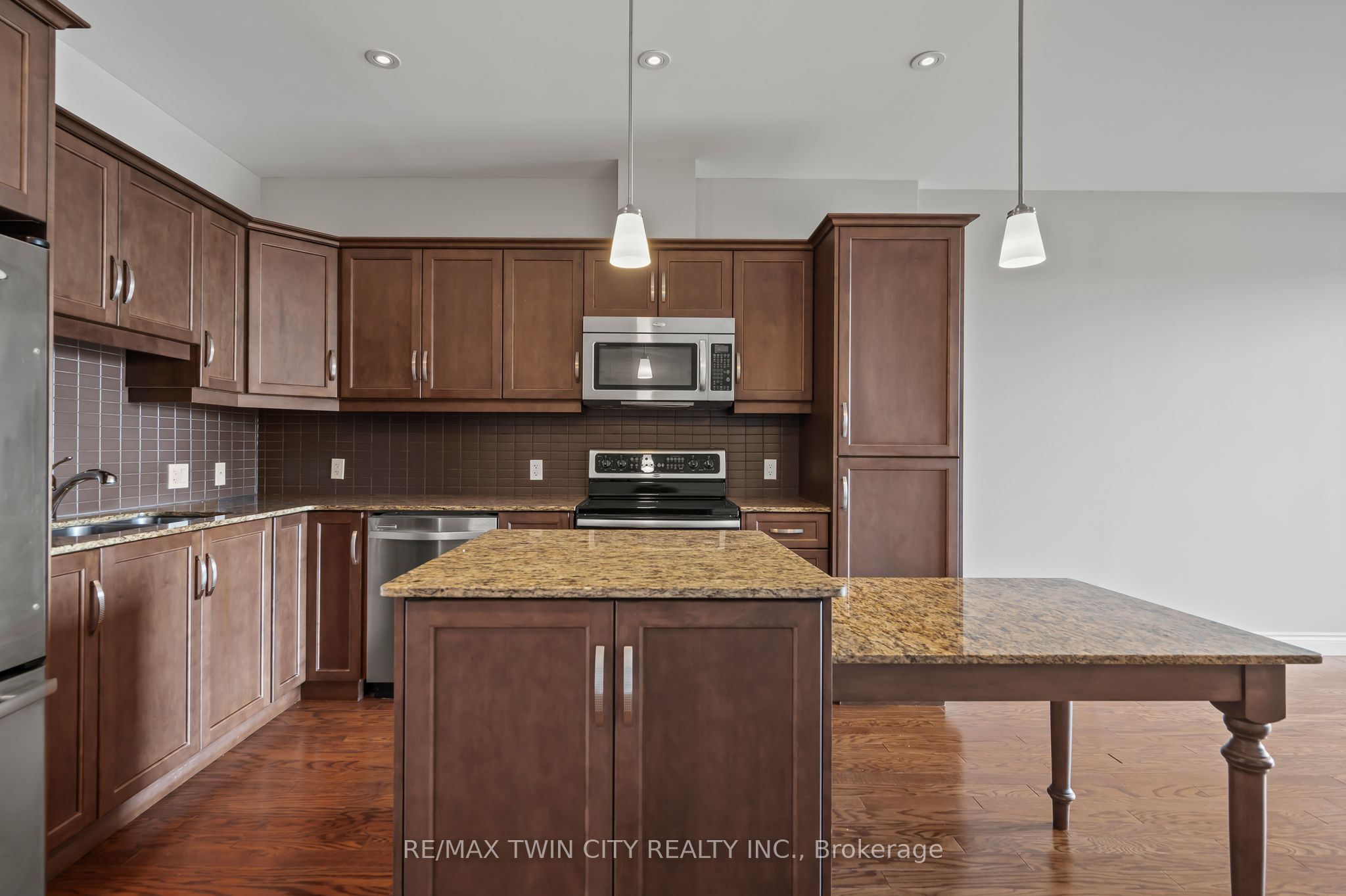 223 Erb Street W 704 Property Photo 14