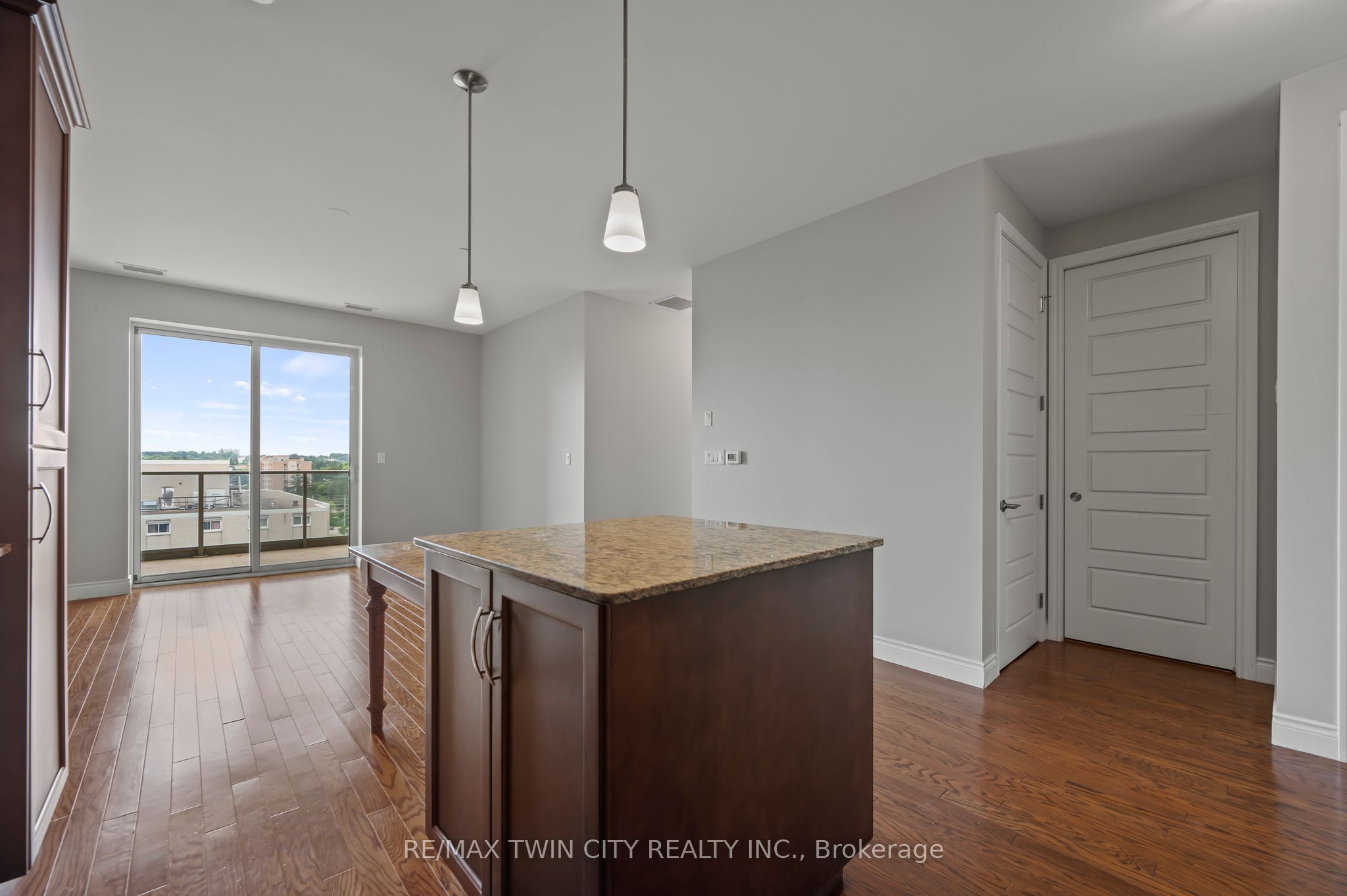 223 Erb Street W 704 Property Photo 16