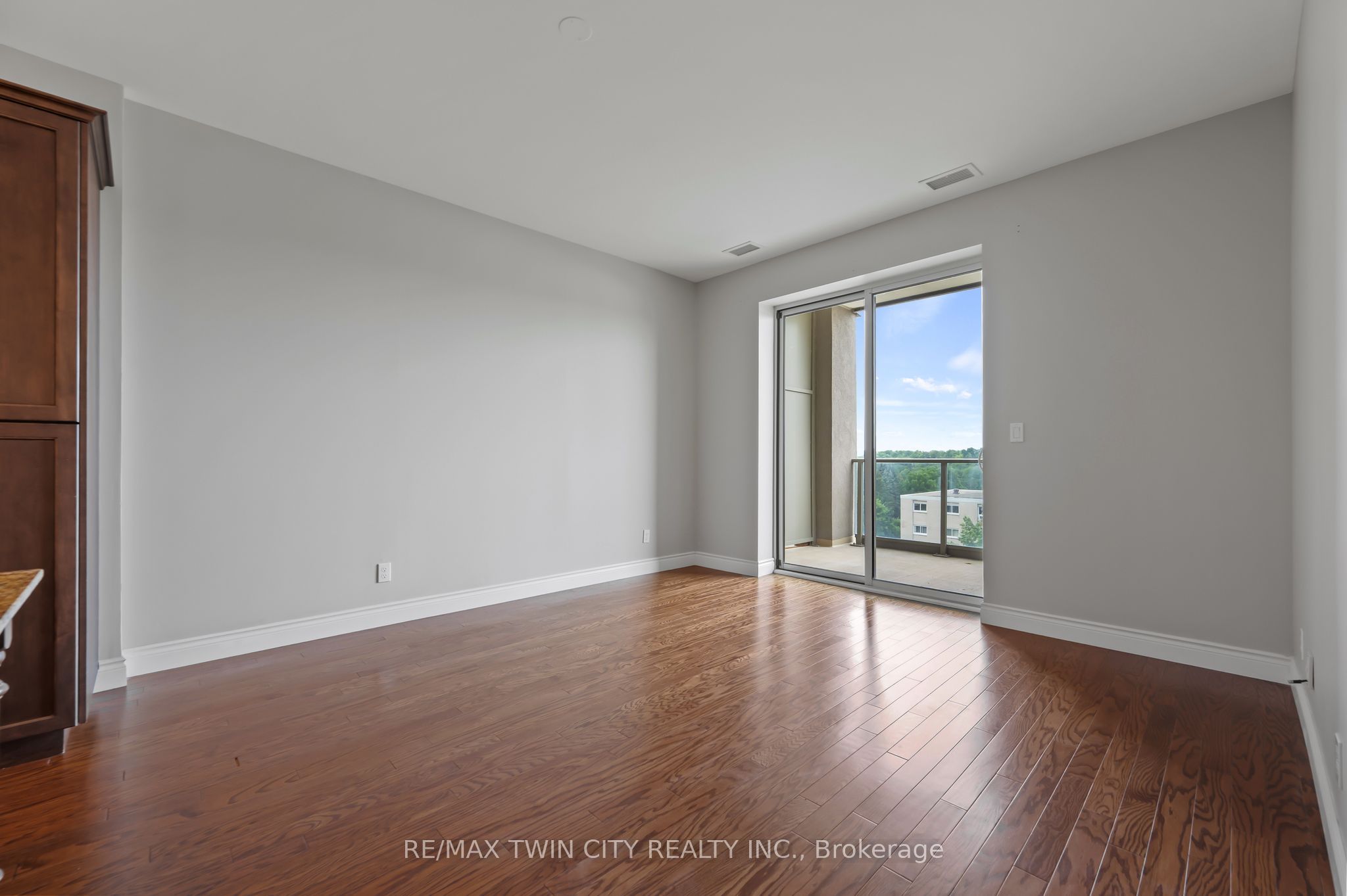 223 Erb Street W 704 Property Photo 18