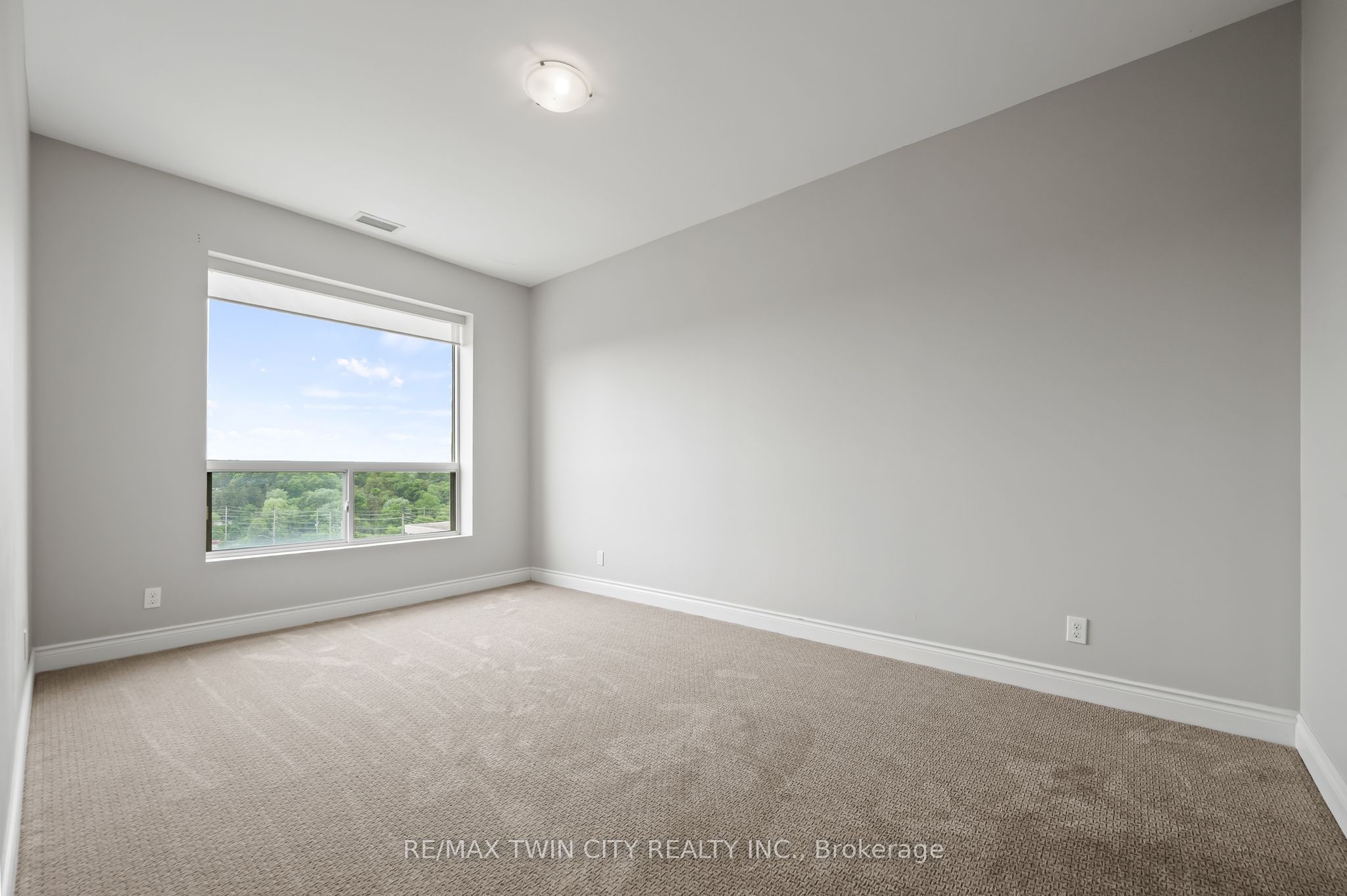 223 Erb Street W 704 Property Photo 26