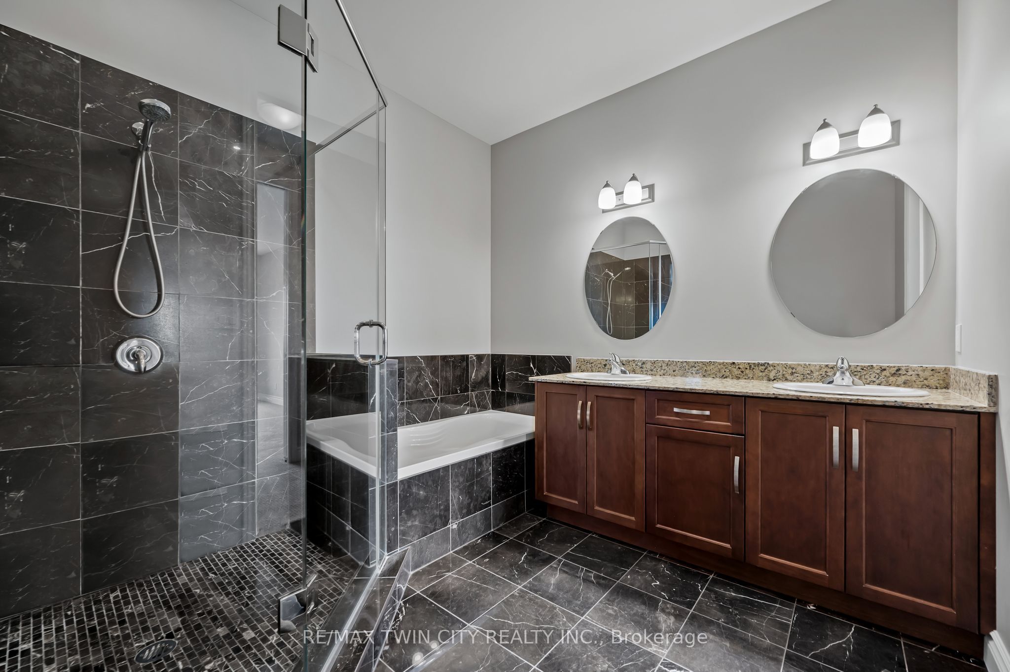 223 Erb Street W 704 Property Photo 32