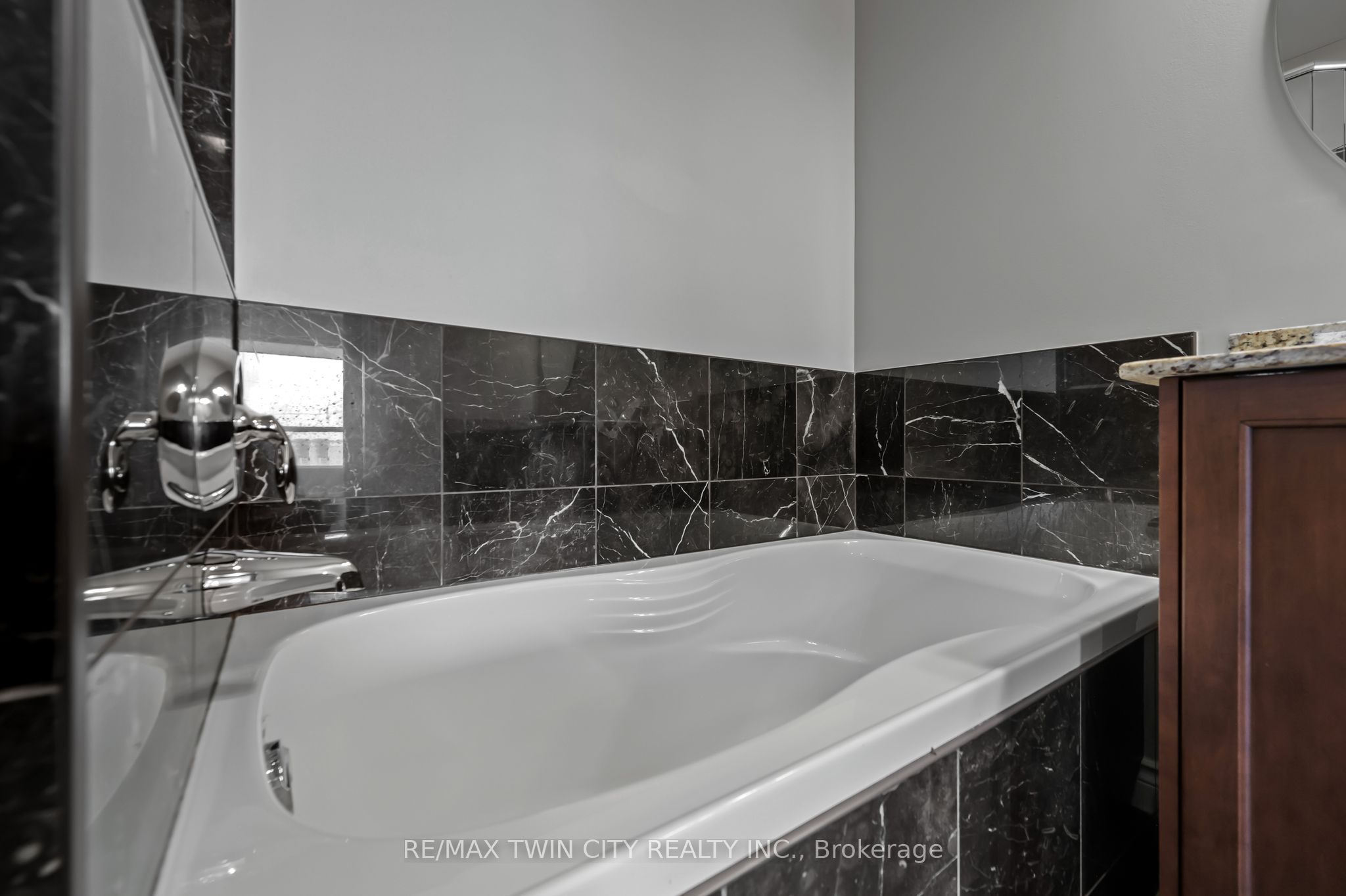 223 Erb Street W 704 Property Photo 34