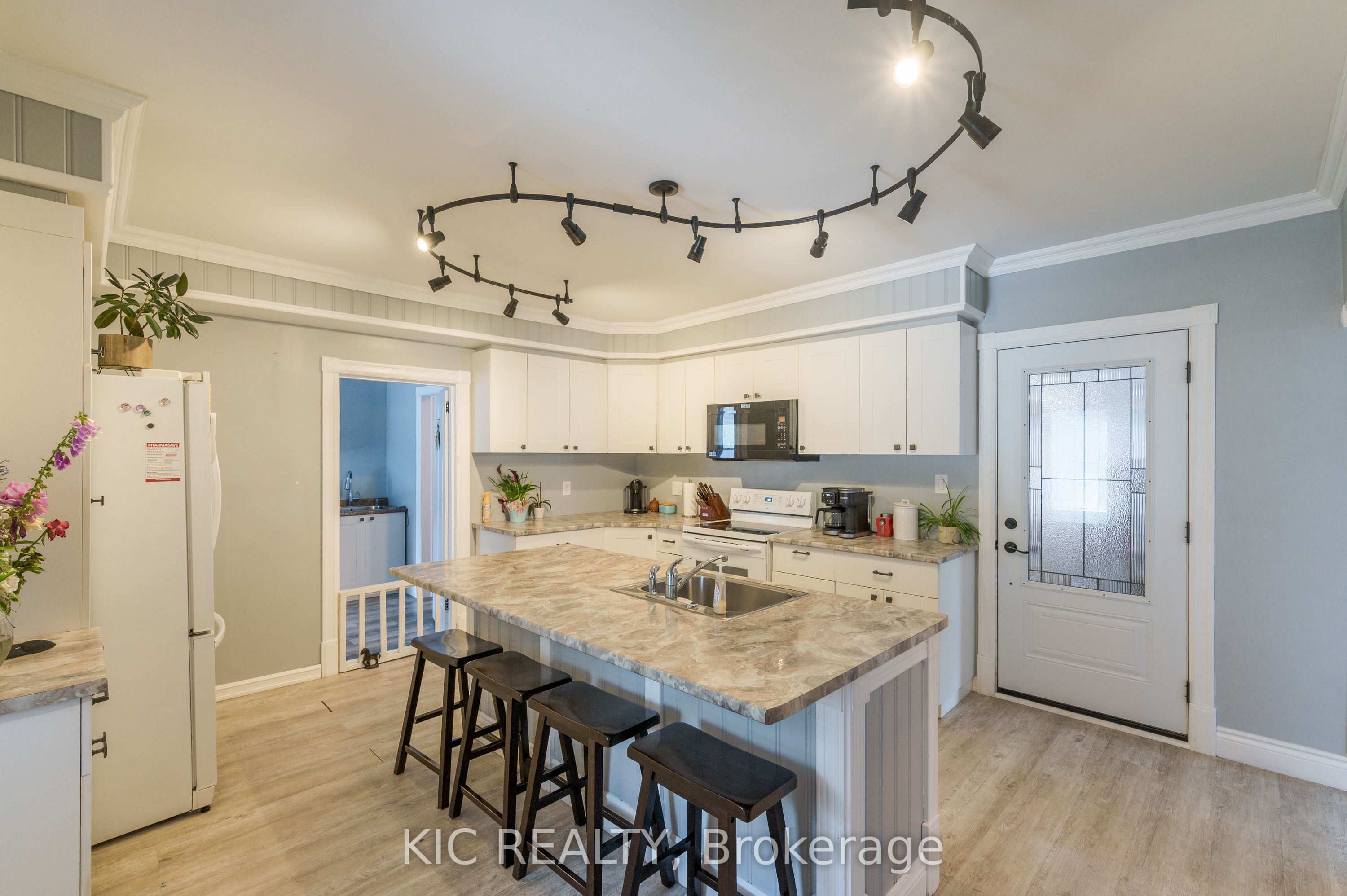 60 Queen Street Property Photo 9