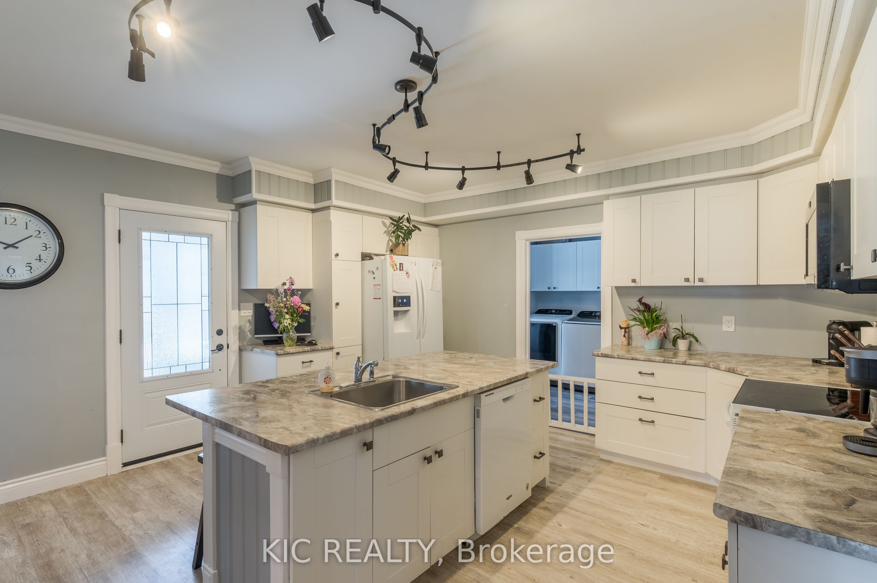 60 Queen Street Property Photo 12