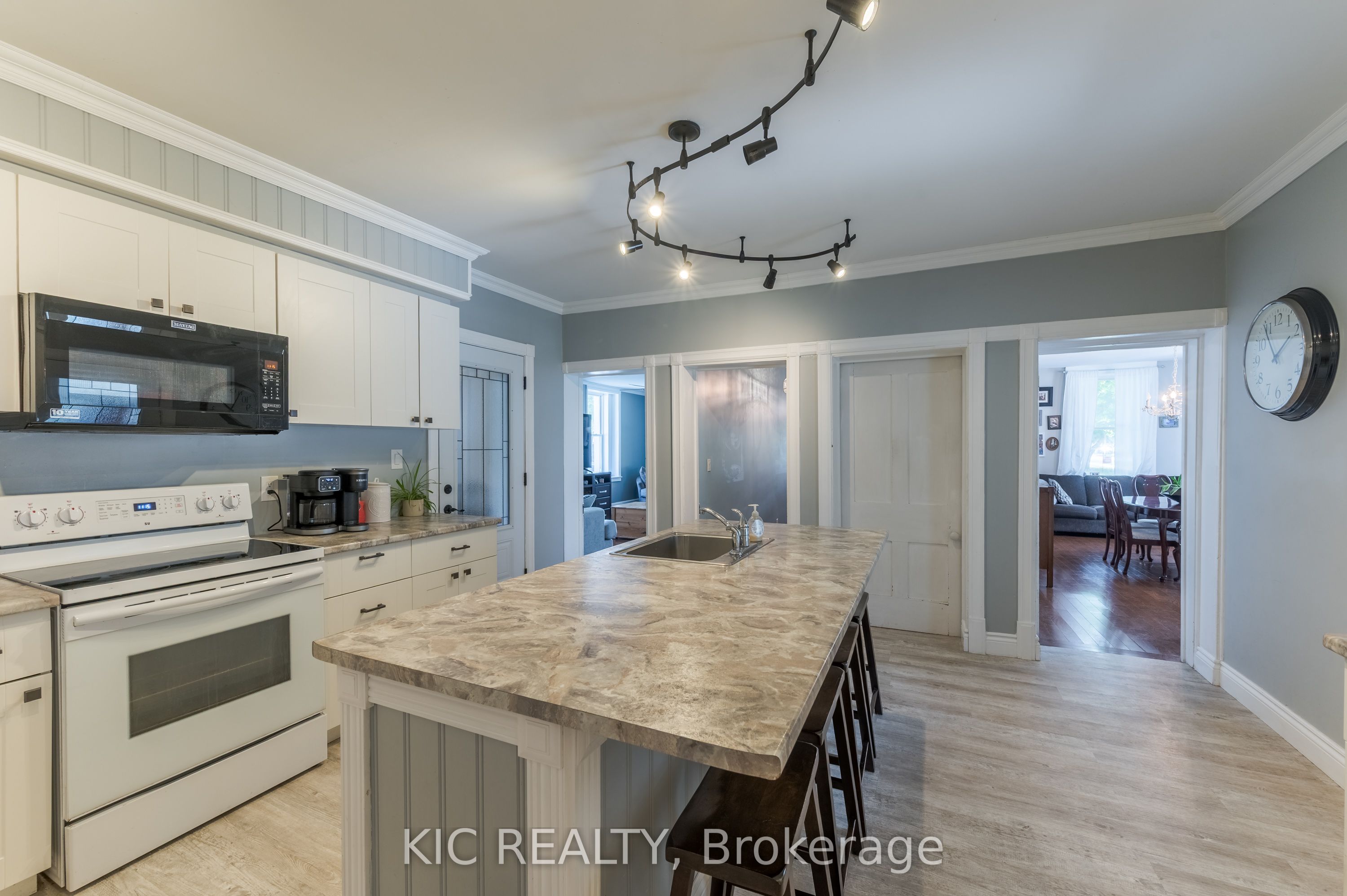 60 Queen Street Property Photo 13