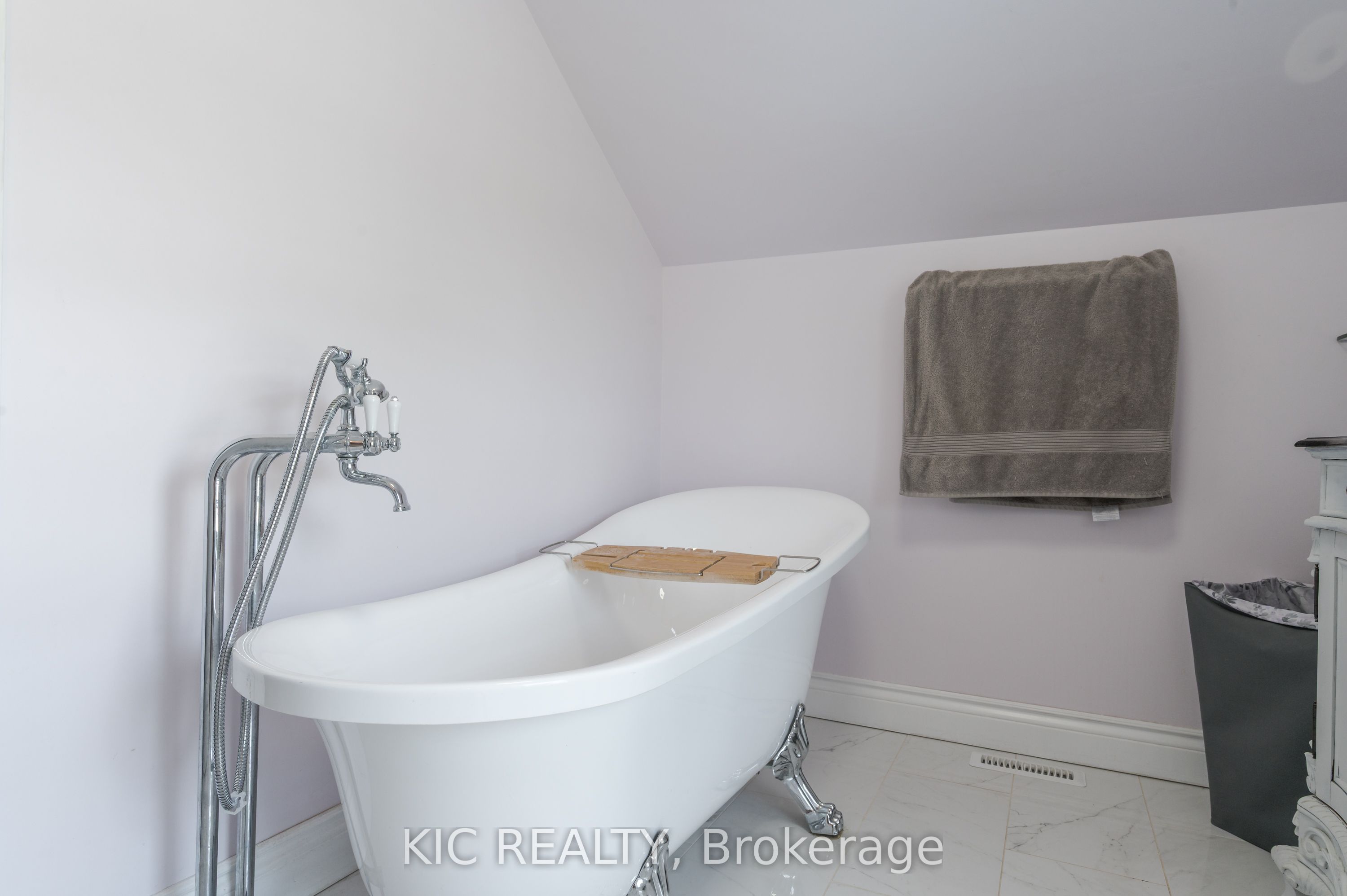 60 Queen Street Property Photo 30