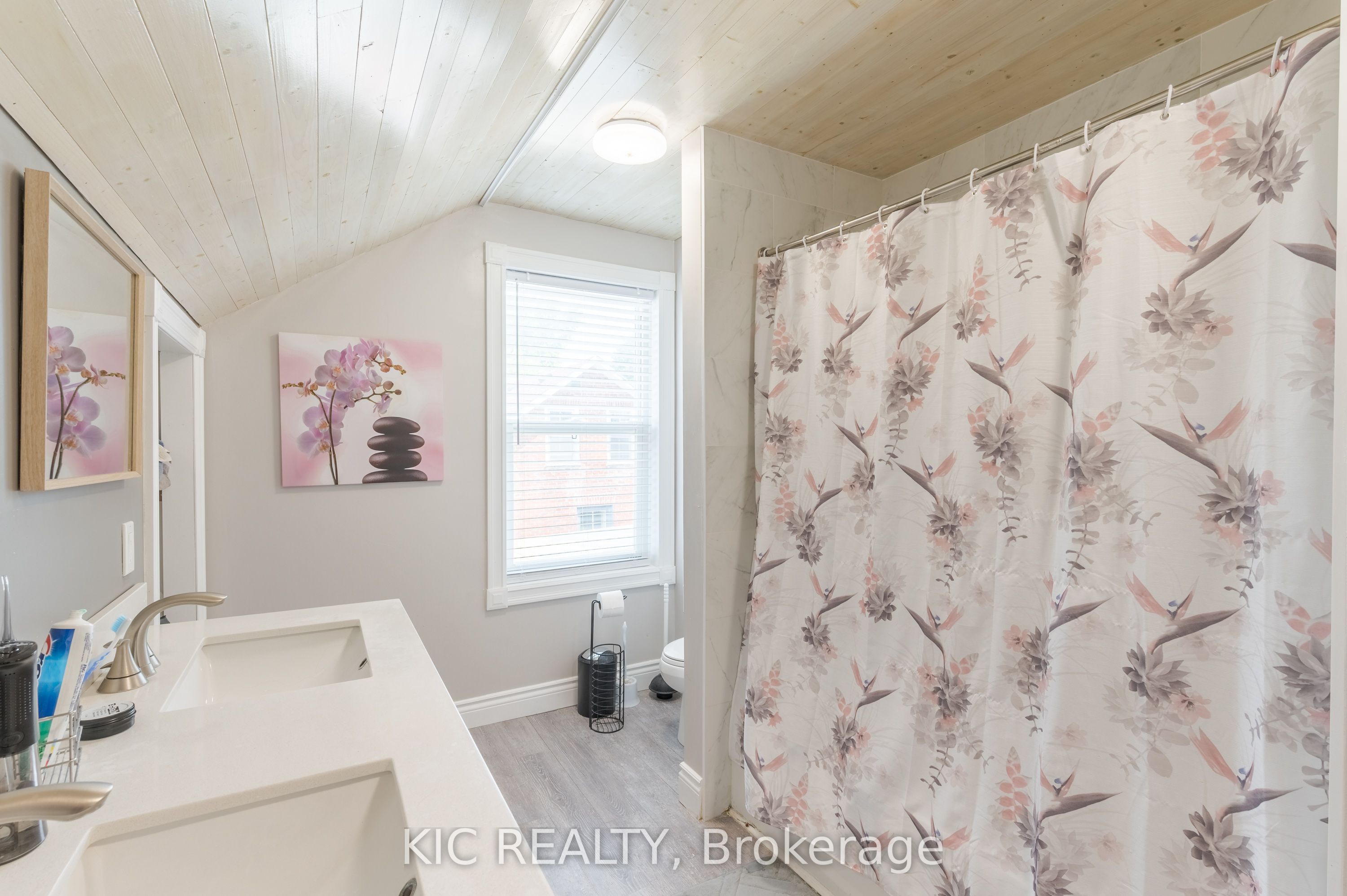 60 Queen Street Property Photo 36
