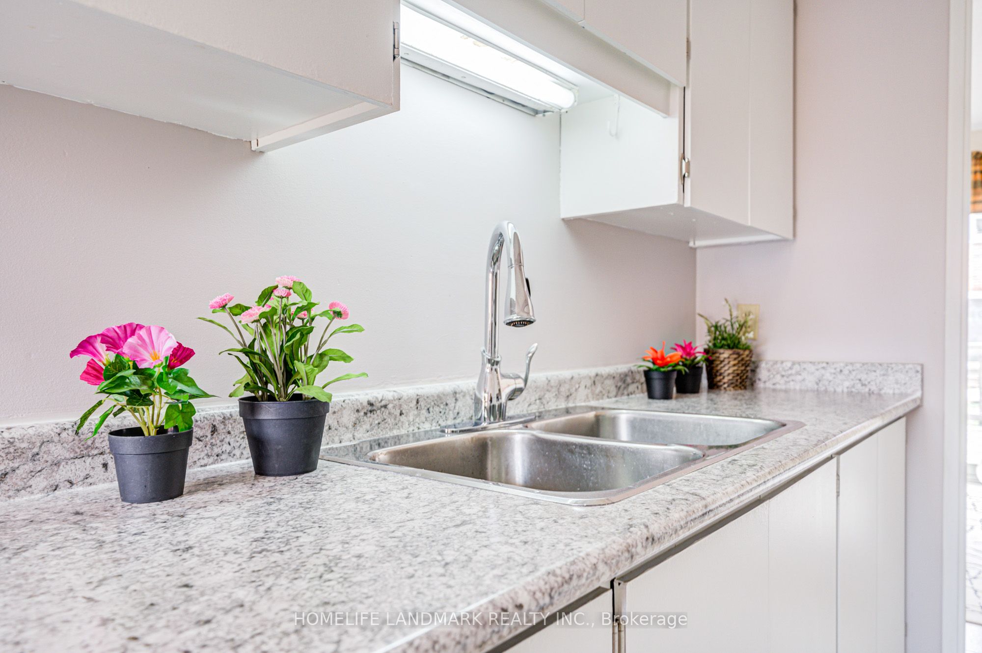 401 Keats Way 2 Property Photo 16