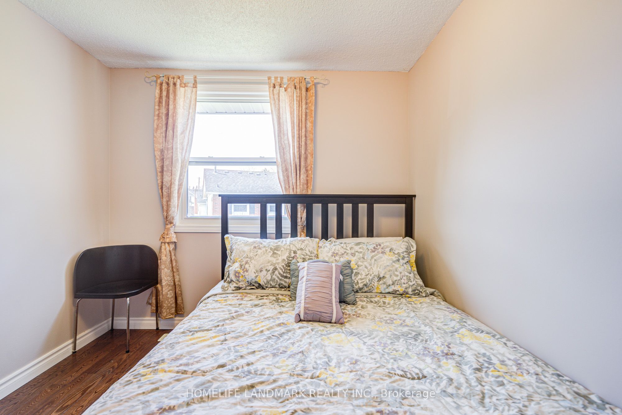 401 Keats Way 2 Property Photo 33