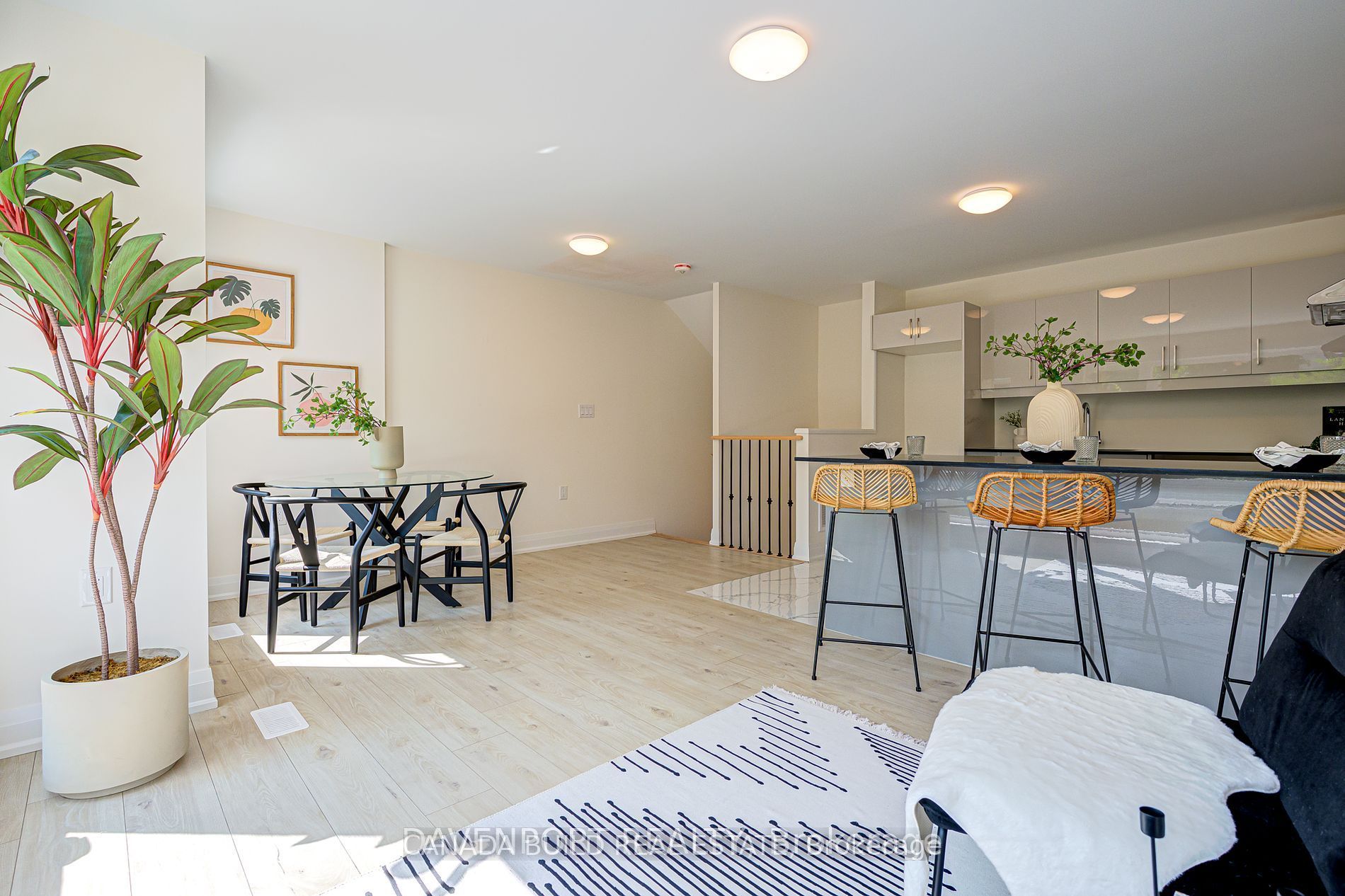 183 Victoria Street N 2 Property Photo 4