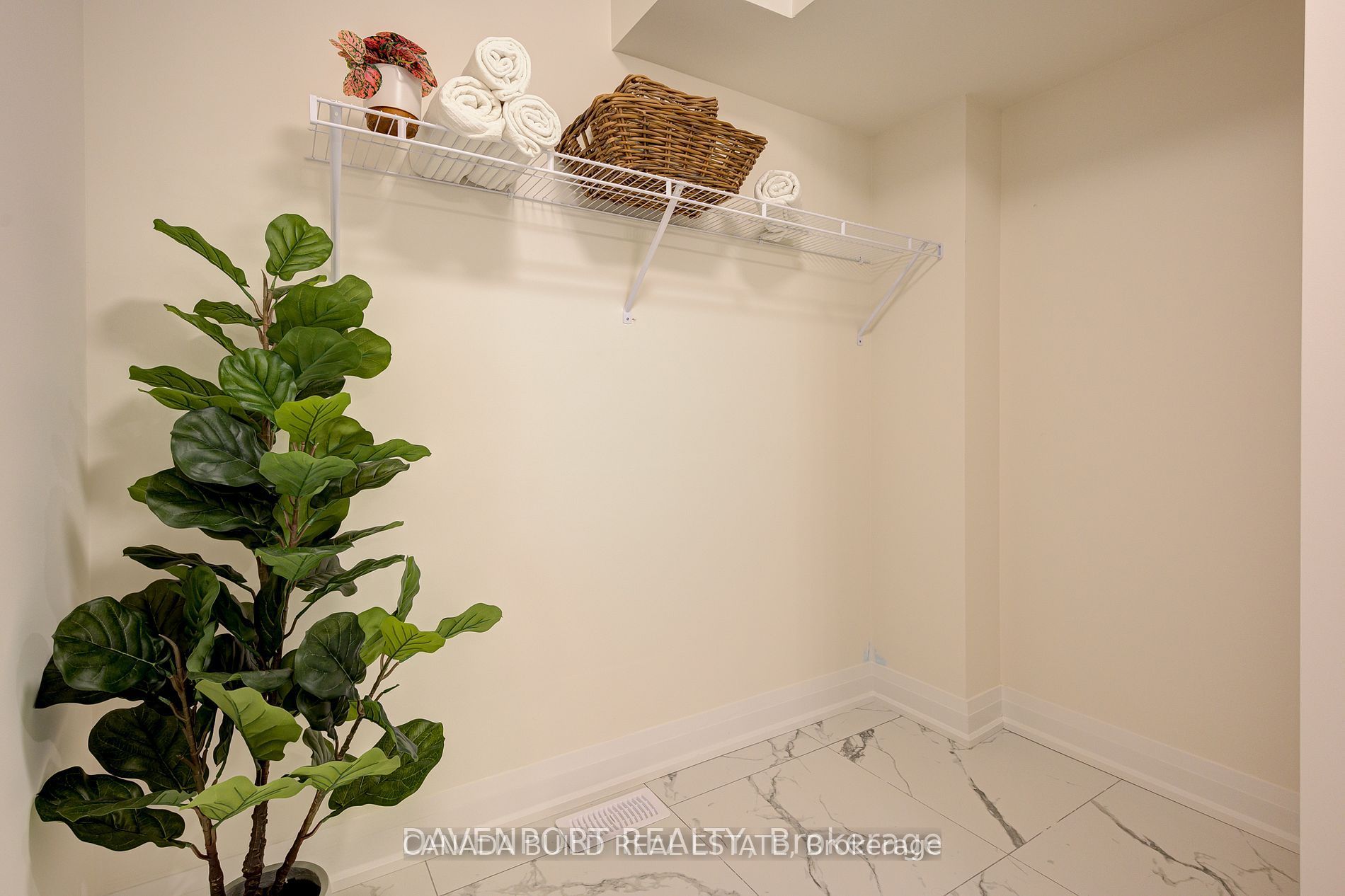 183 Victoria Street N 2 Property Photo 15